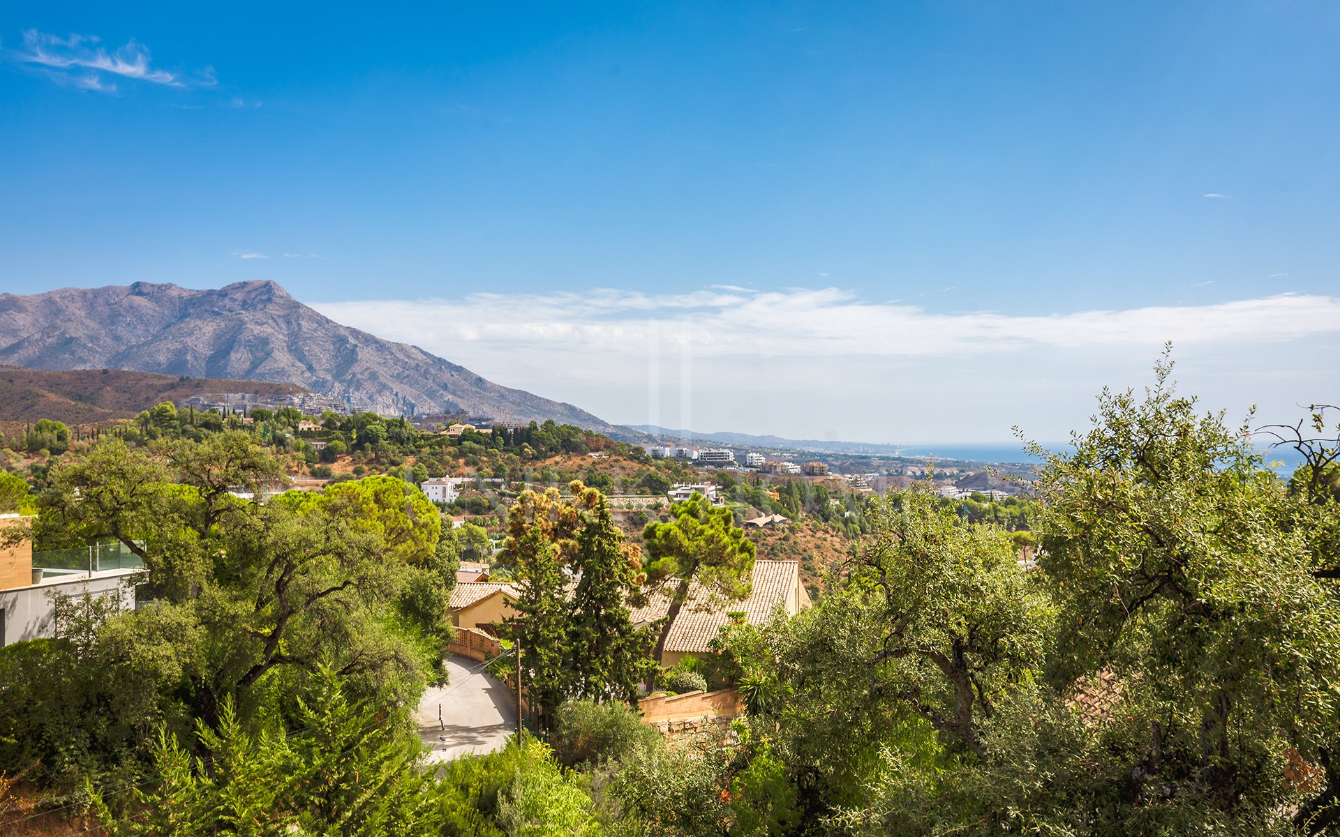 Elegante villa totalmente renovada con vivienda de invitados y vistas panorámicas en El Madroñal