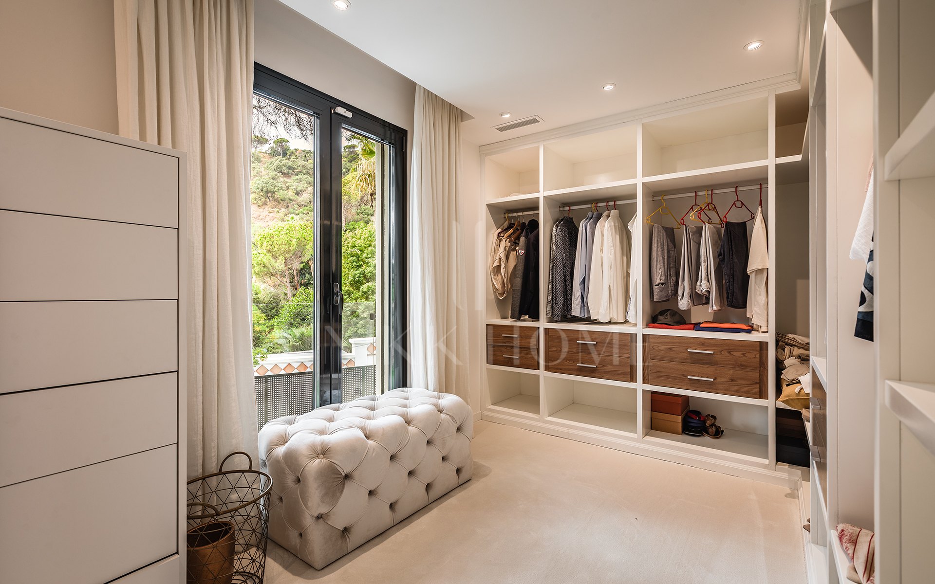 Elegante villa totalmente renovada con vivienda de invitados y vistas panorámicas en El Madroñal