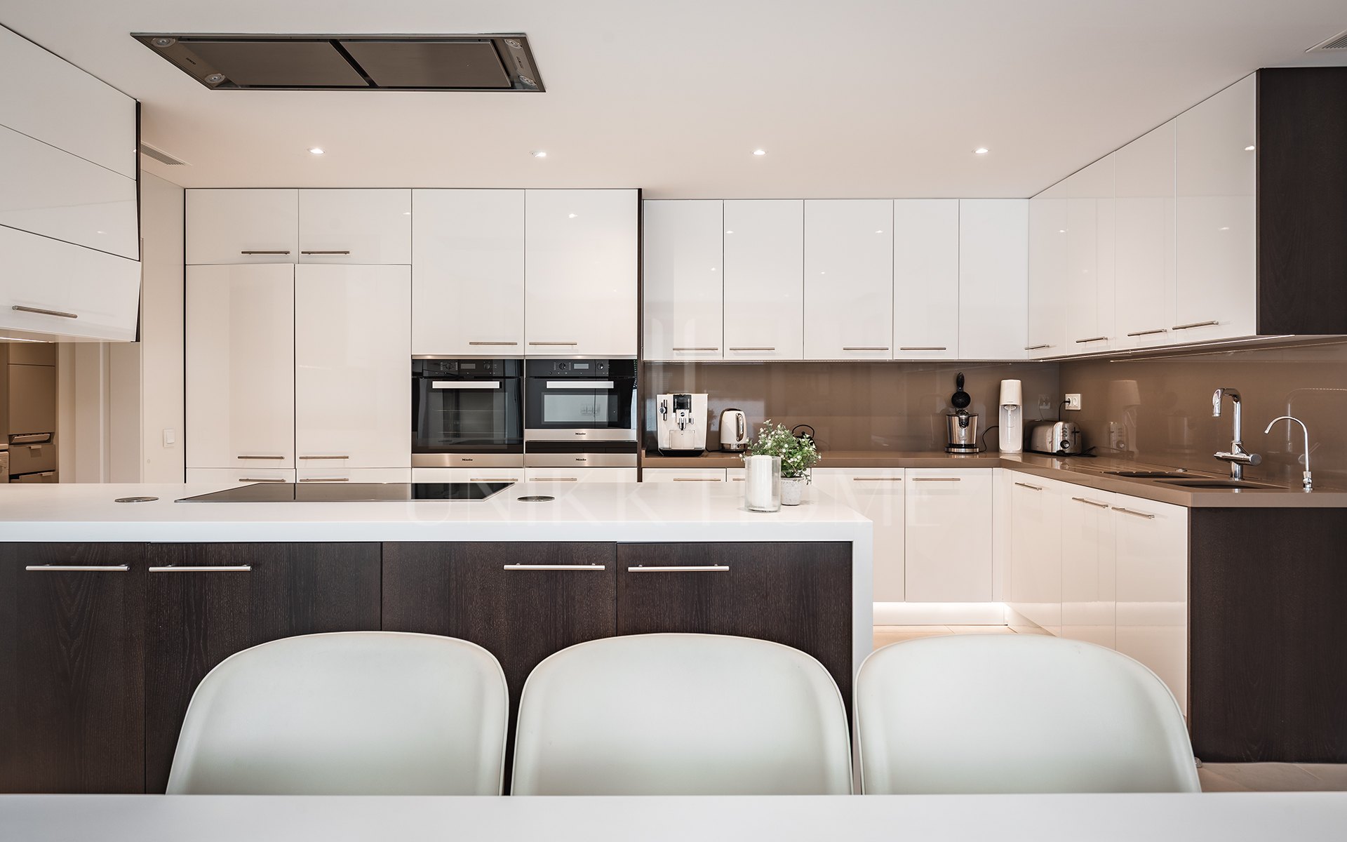 Elegante villa totalmente renovada con vivienda de invitados y vistas panorámicas en El Madroñal