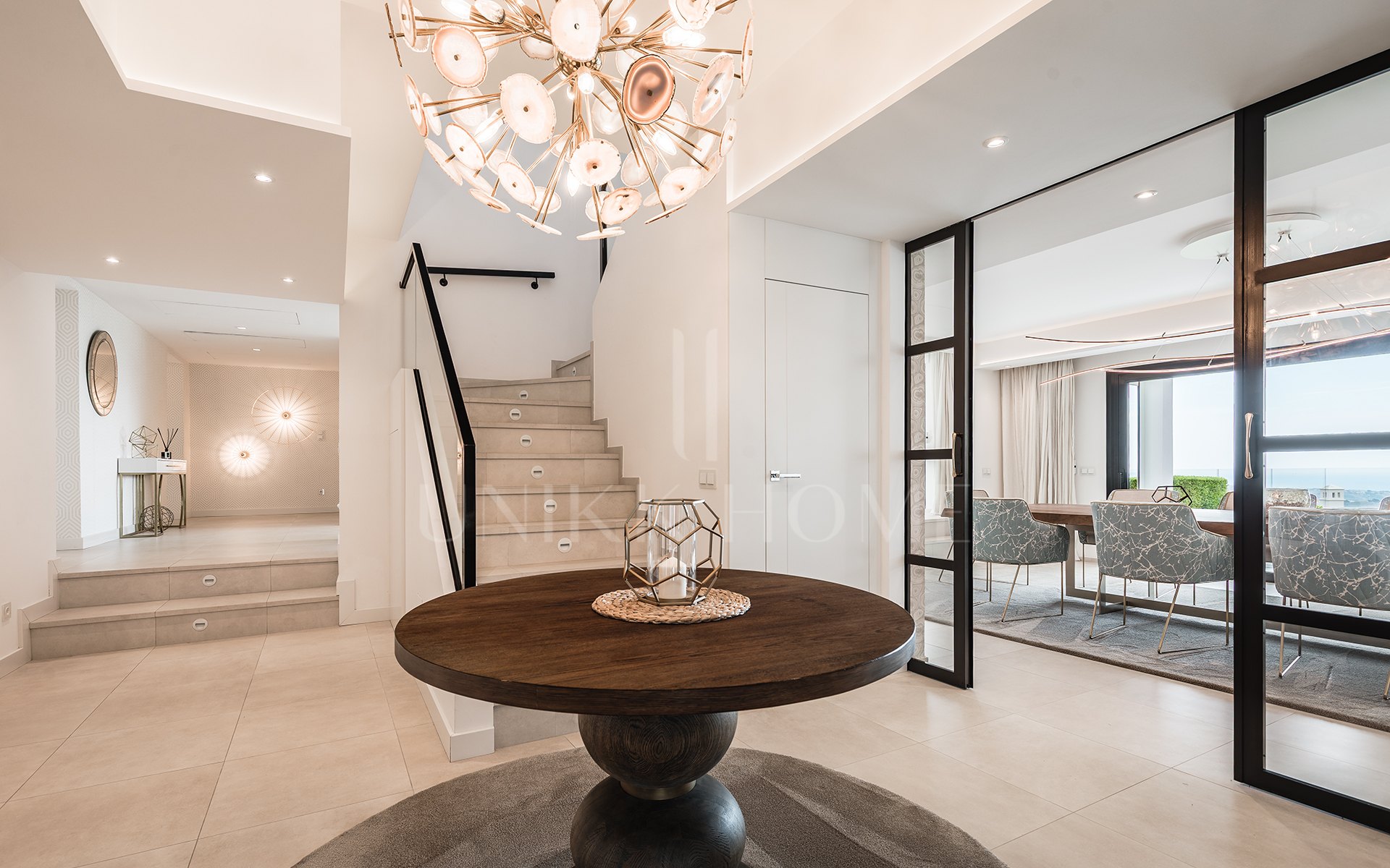 Elegante villa totalmente renovada con vivienda de invitados y vistas panorámicas en El Madroñal