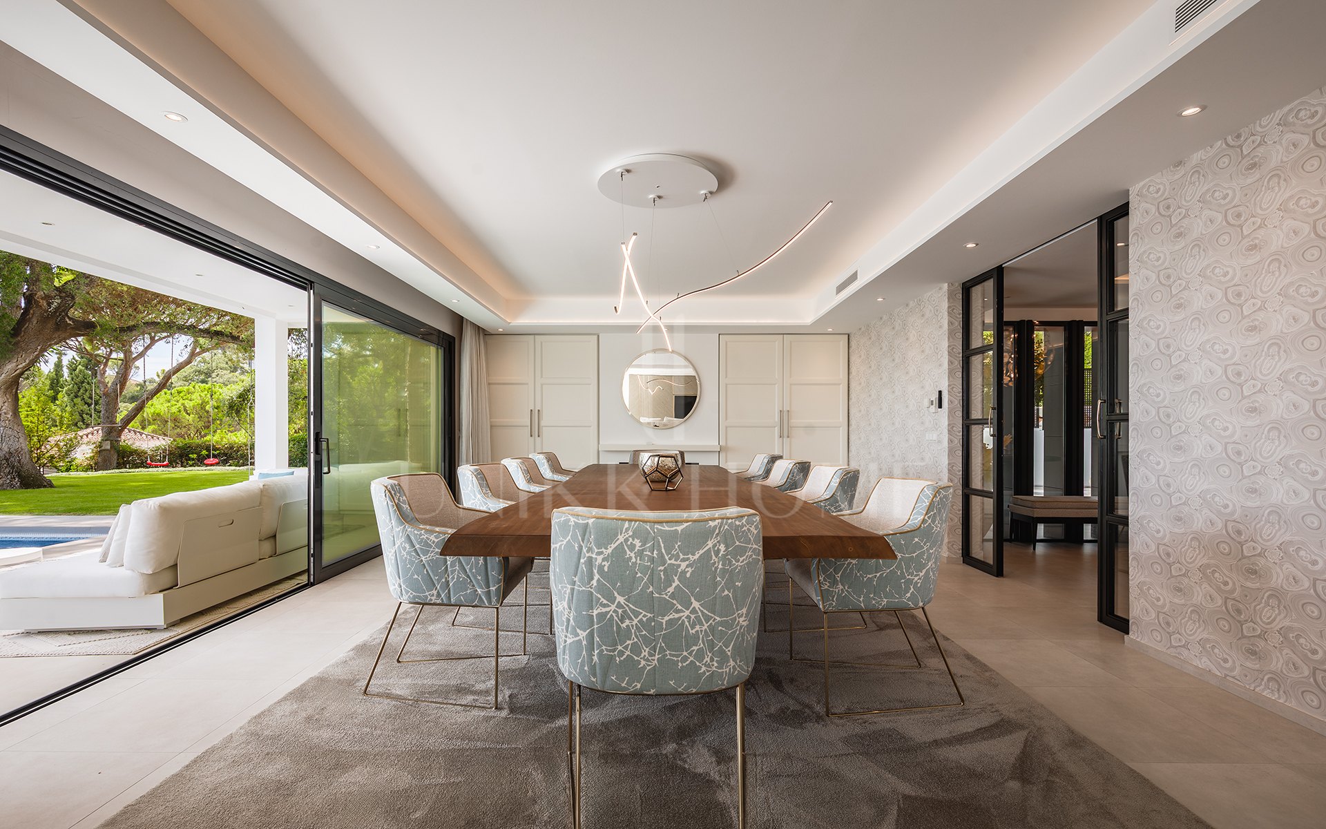 Elegante villa totalmente renovada con vivienda de invitados y vistas panorámicas en El Madroñal