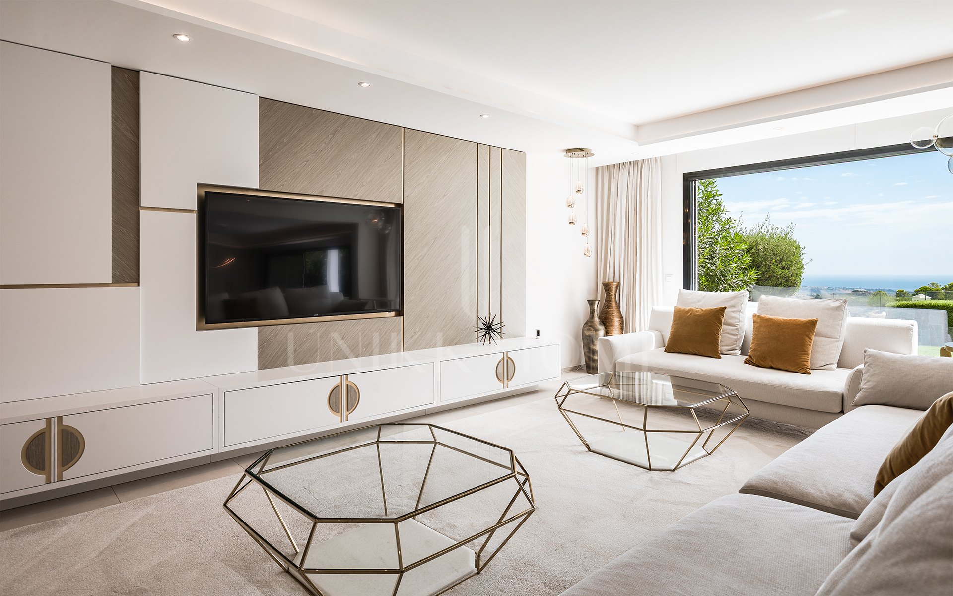 Elegante villa totalmente renovada con vivienda de invitados y vistas panorámicas en El Madroñal