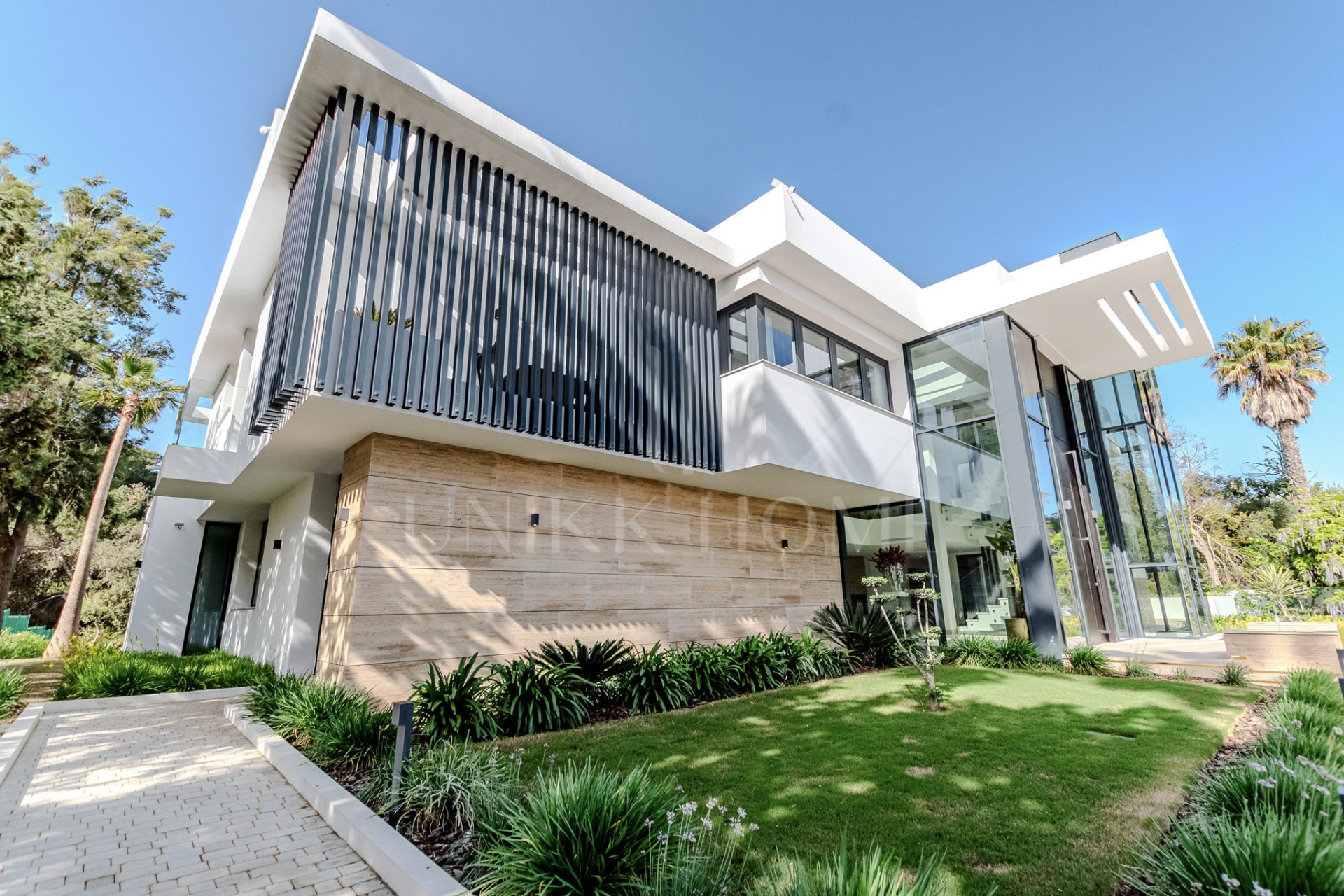 A Masterpiece of Modern Elegance in Sotogrande’s Kings and Queens