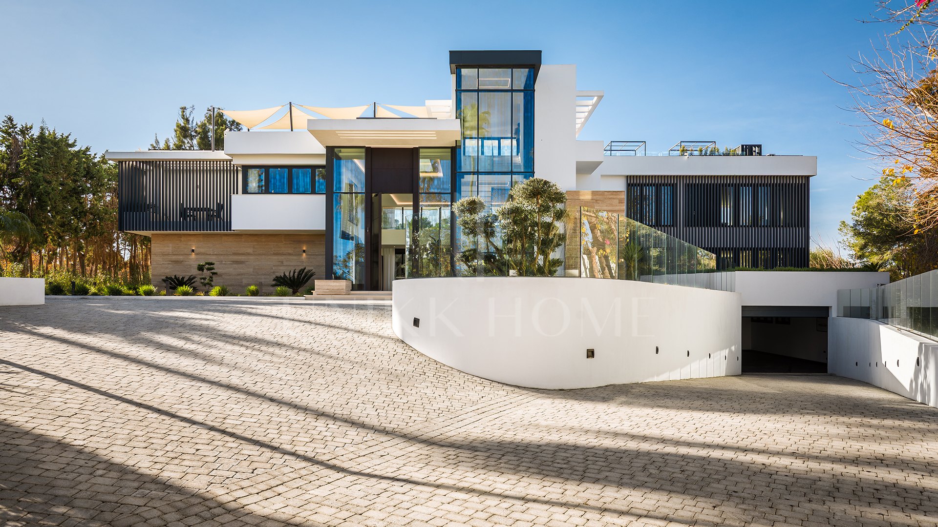 A Masterpiece of Modern Elegance in Sotogrande’s Kings and Queens