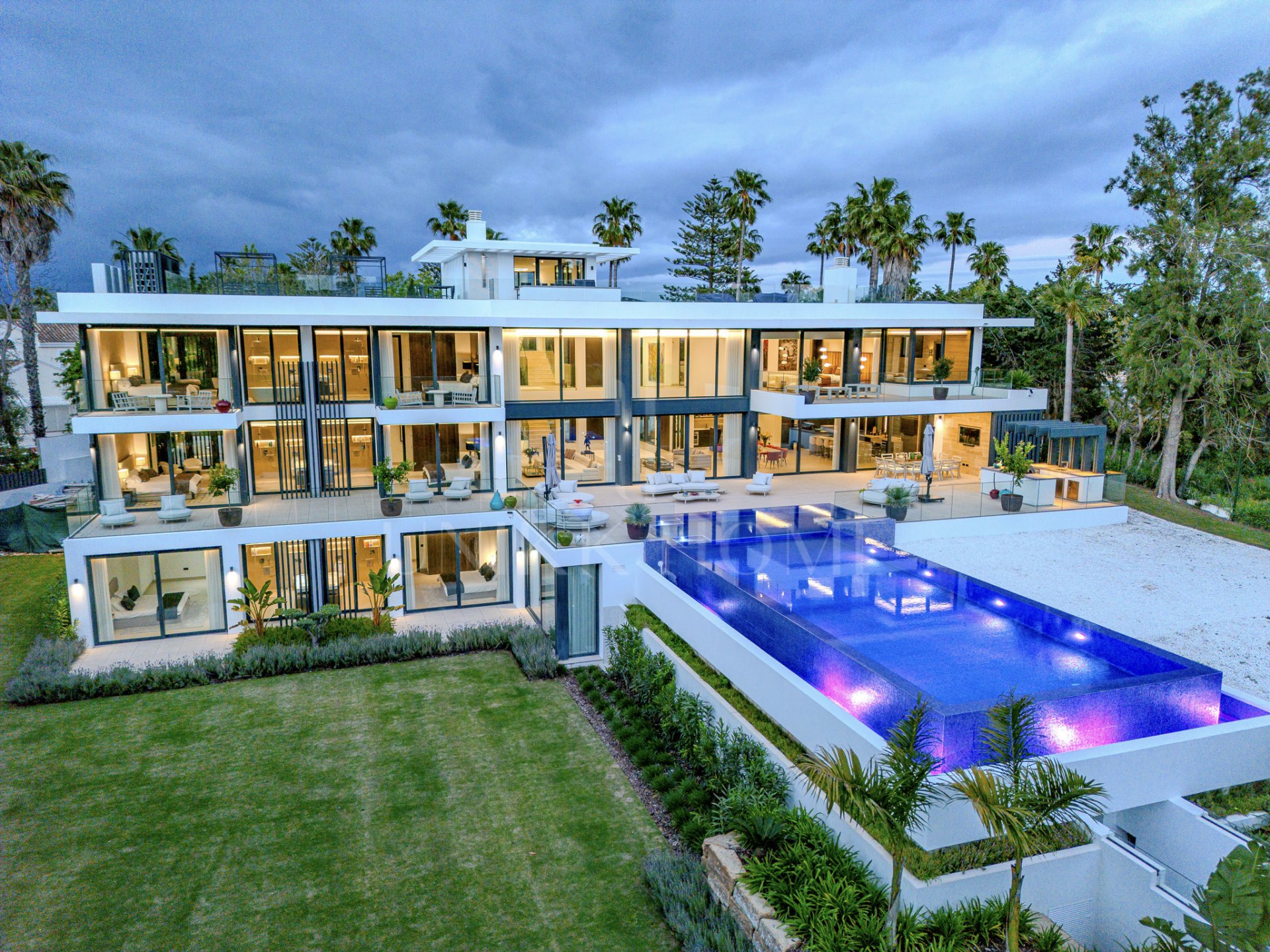 A Masterpiece of Modern Elegance in Sotogrande’s Kings and Queens