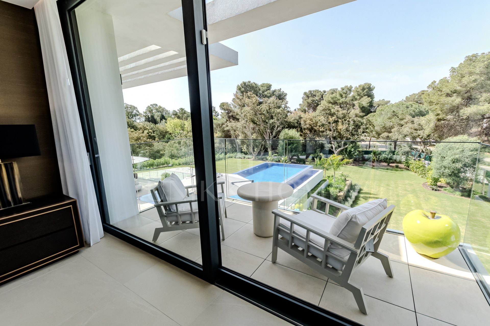 A Masterpiece of Modern Elegance in Sotogrande’s Kings and Queens