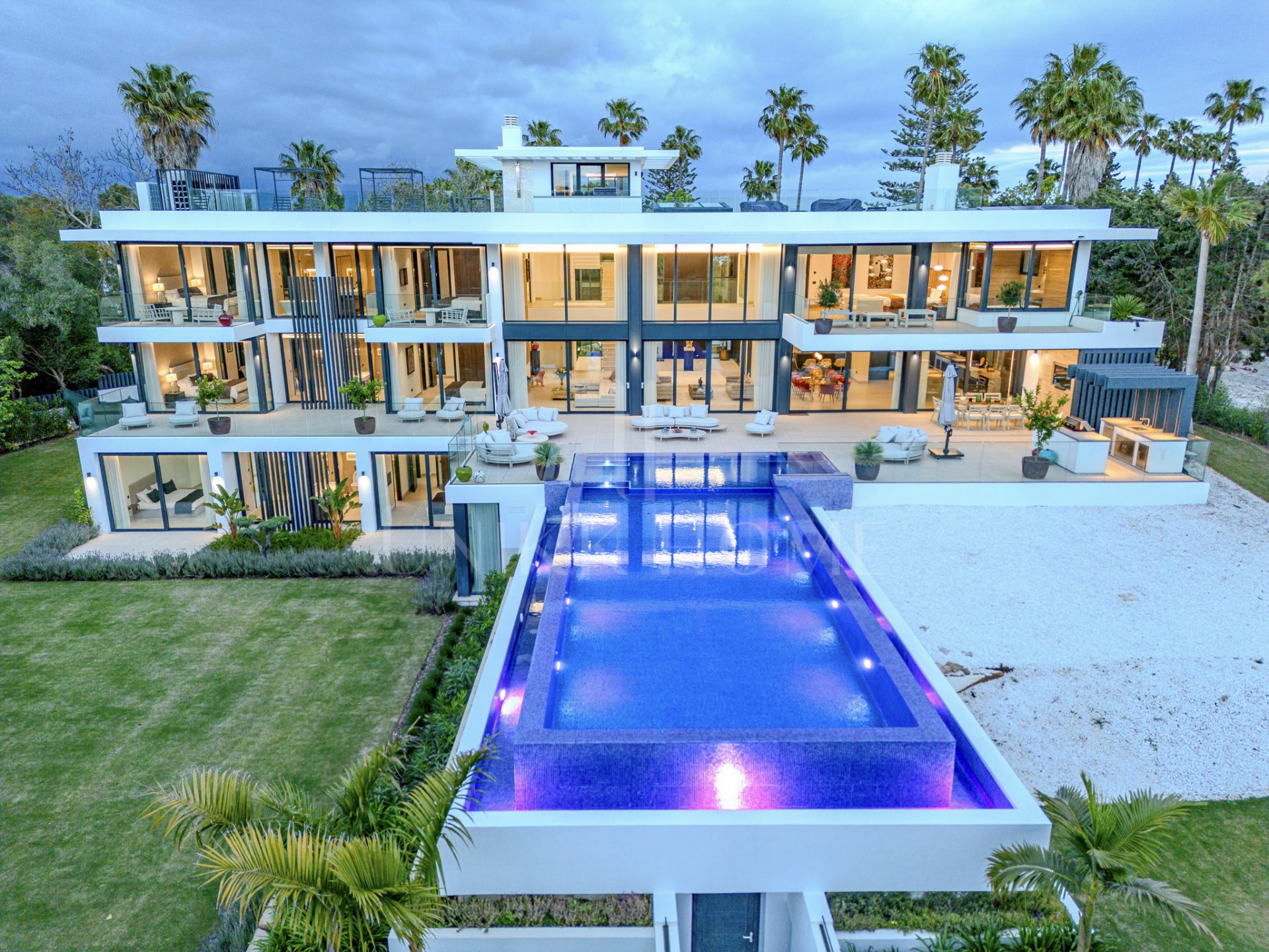 A Masterpiece of Modern Elegance in Sotogrande’s Kings and Queens