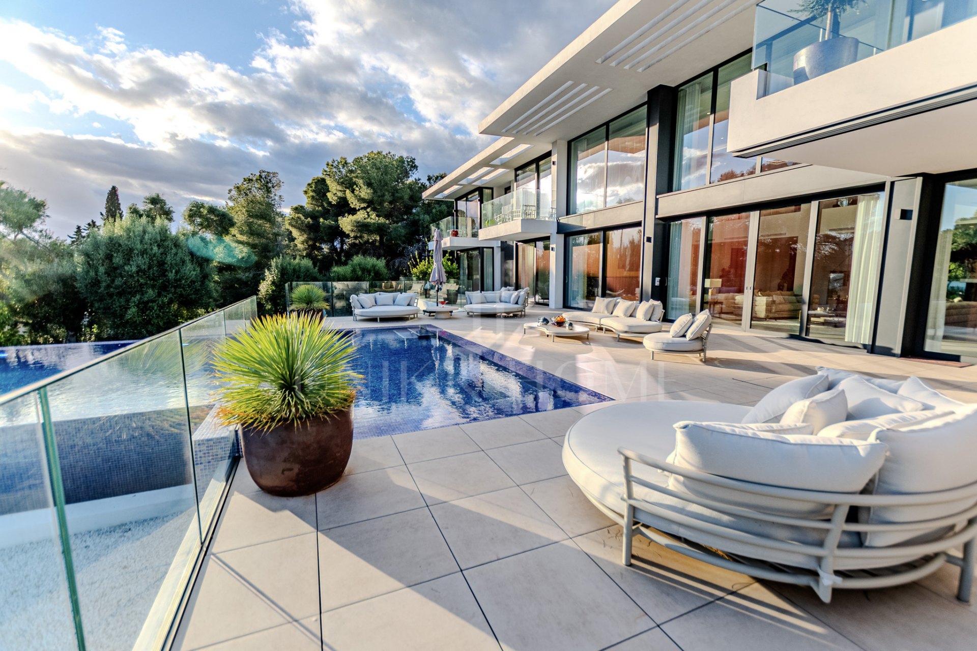 A Masterpiece of Modern Elegance in Sotogrande’s Kings and Queens