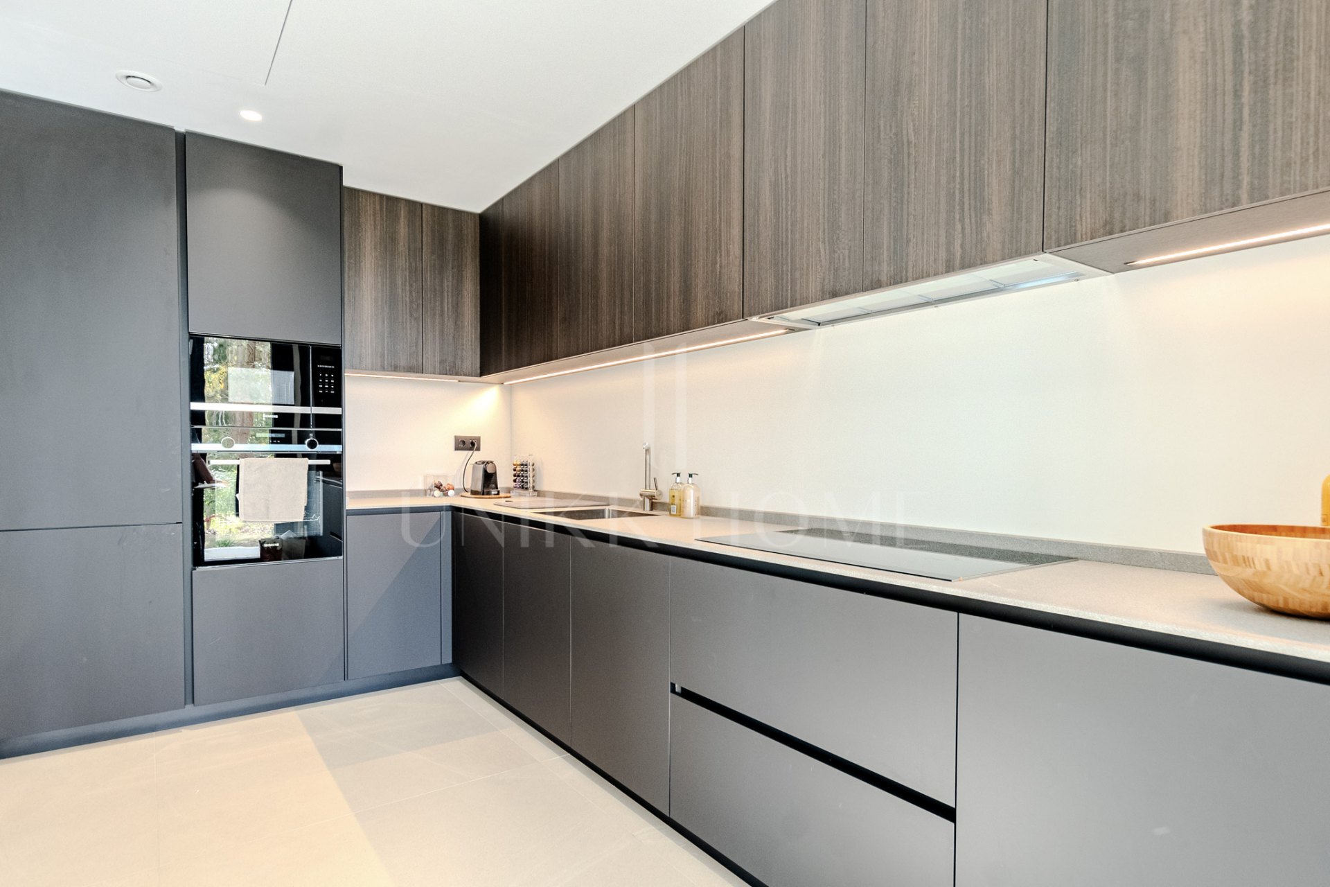 A Masterpiece of Modern Elegance in Sotogrande’s Kings and Queens