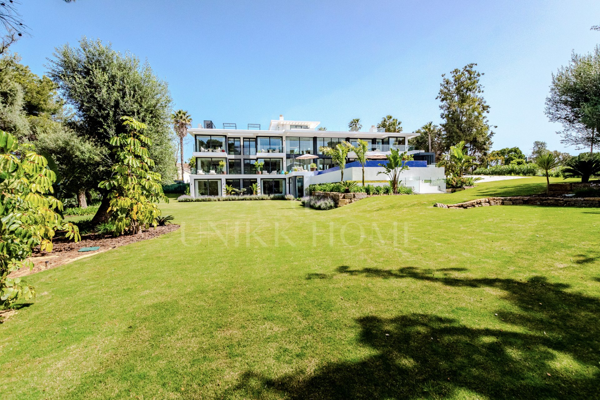 A Masterpiece of Modern Elegance in Sotogrande’s Kings and Queens