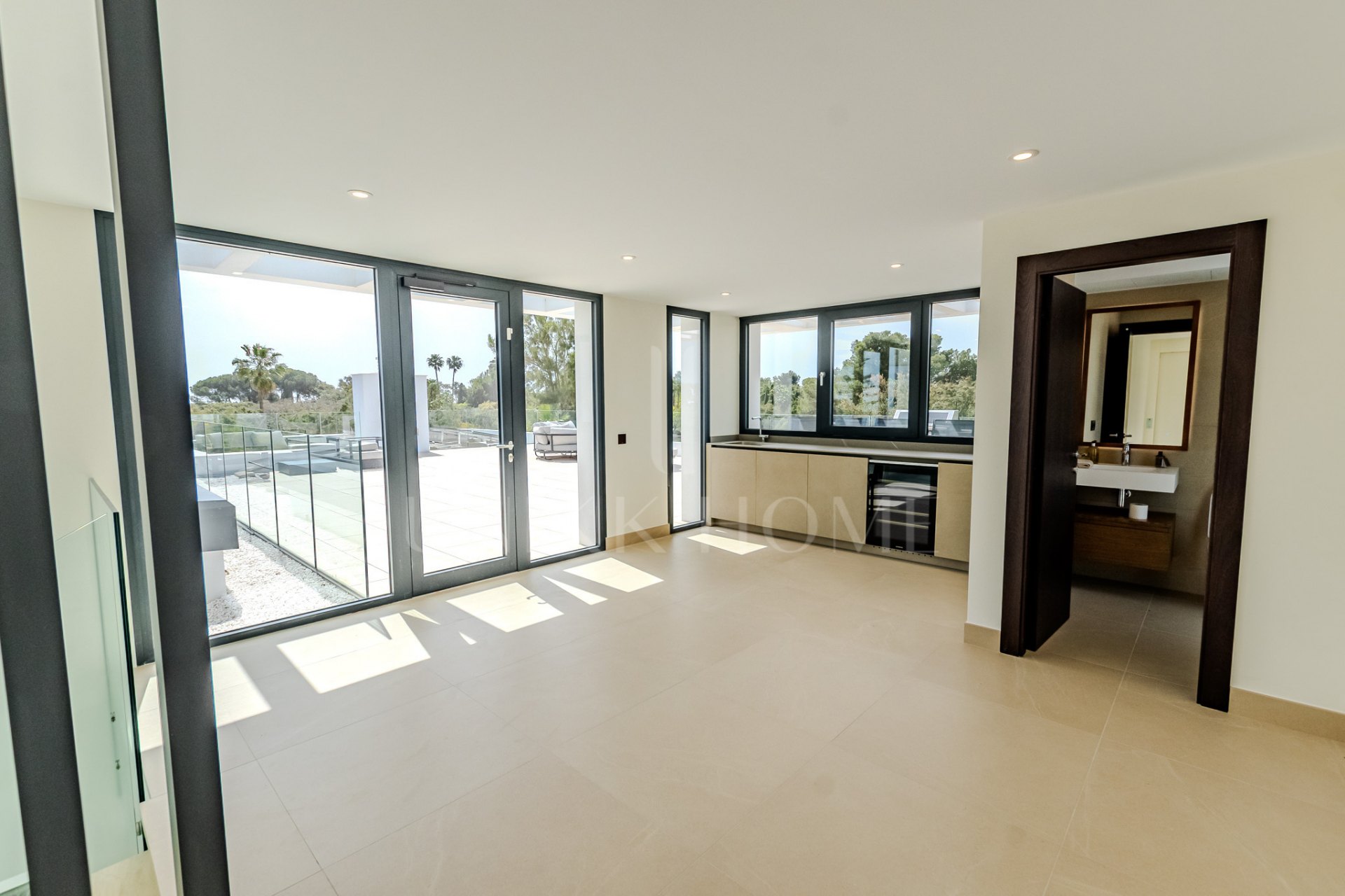 A Masterpiece of Modern Elegance in Sotogrande’s Kings and Queens