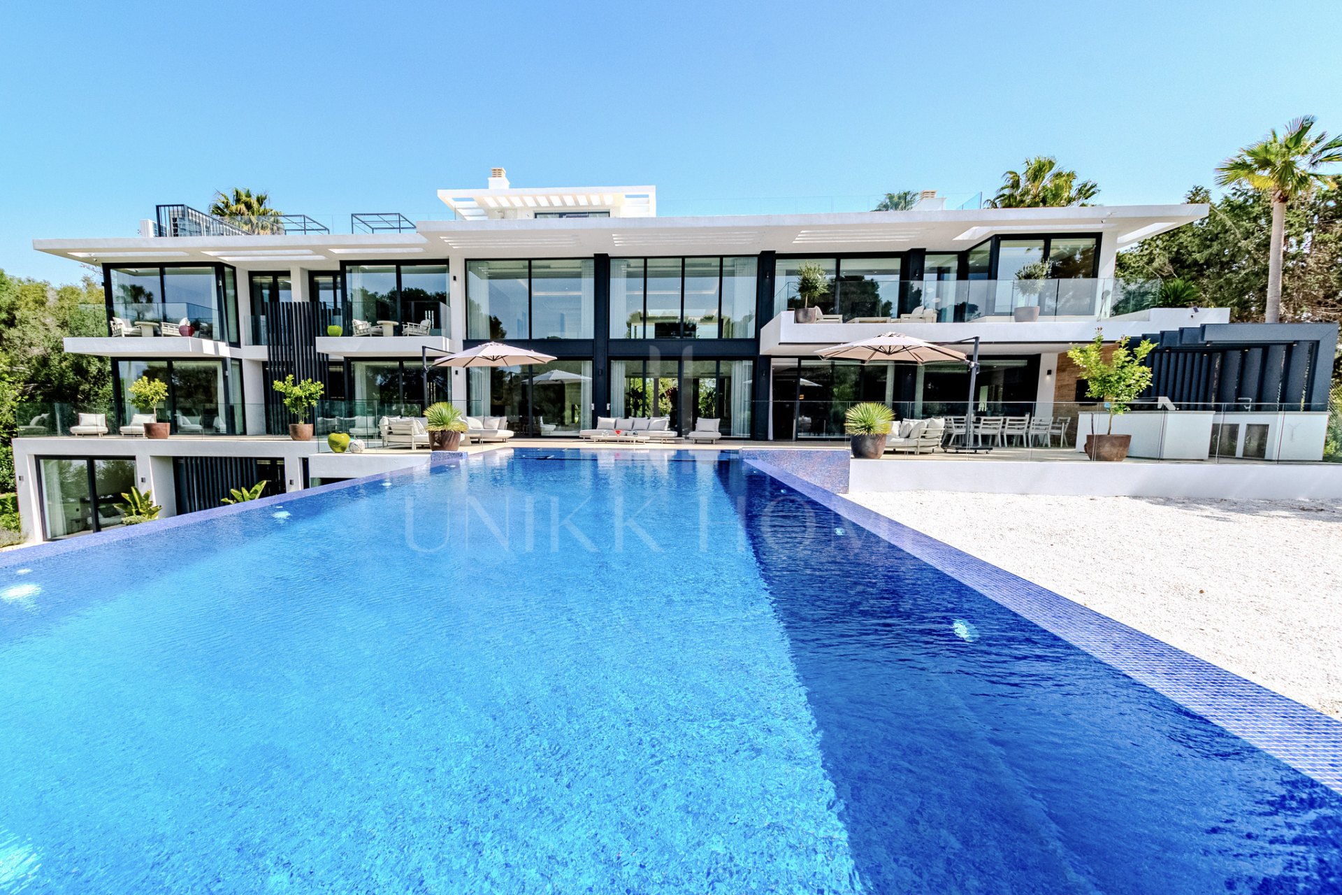 A Masterpiece of Modern Elegance in Sotogrande’s Kings and Queens