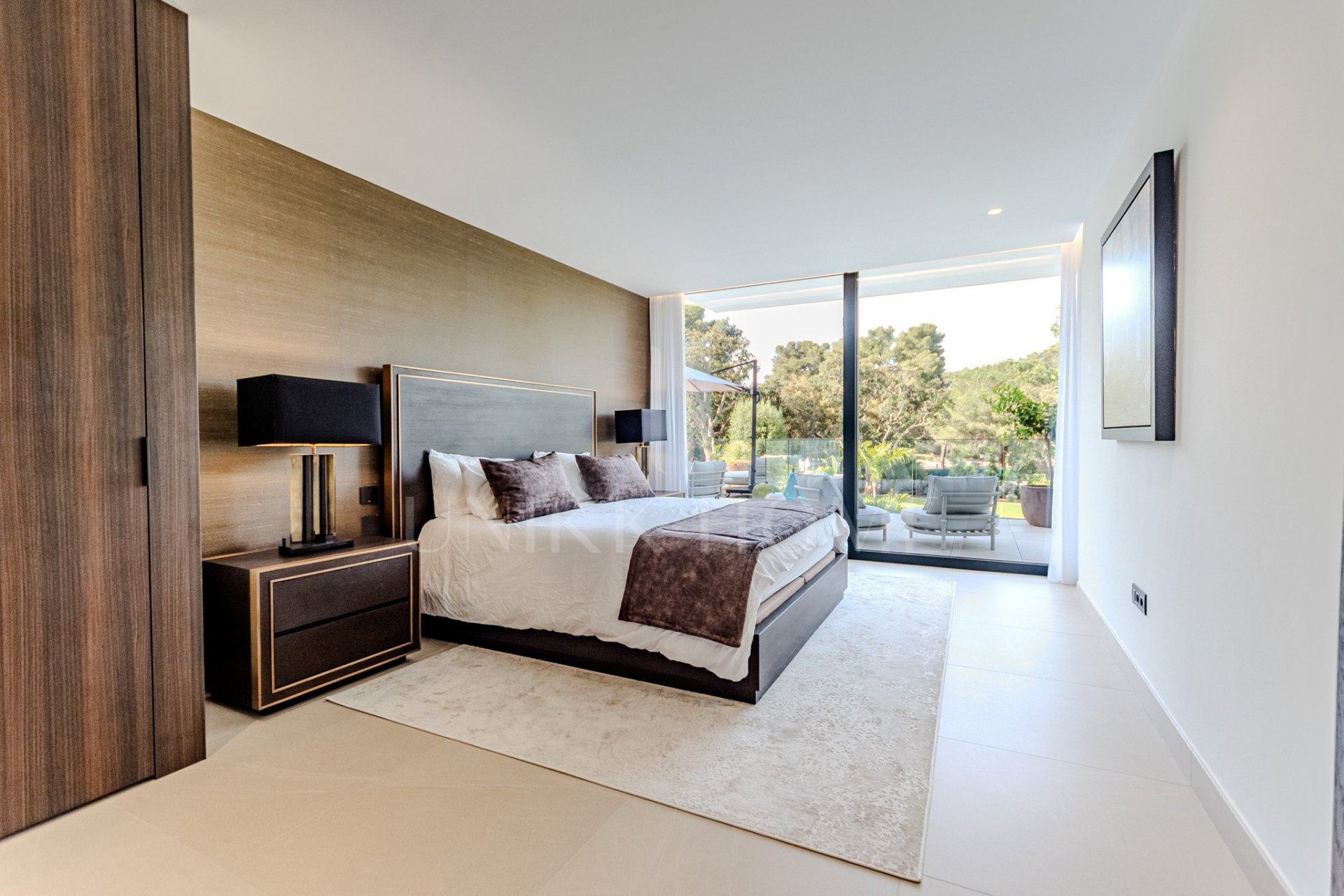 A Masterpiece of Modern Elegance in Sotogrande’s Kings and Queens