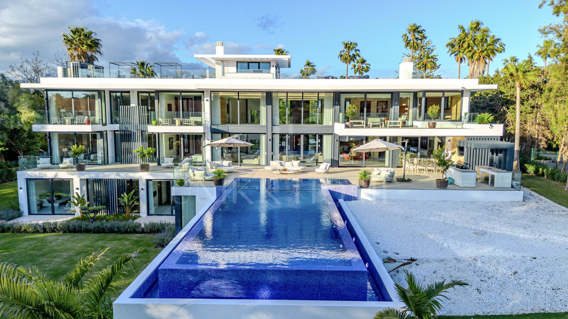 A Masterpiece of Modern Elegance in Sotogrande’s Kings and Queens