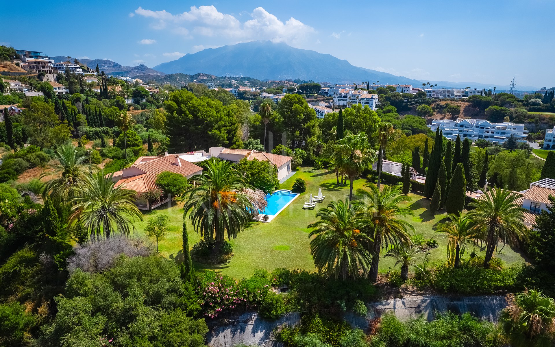 Elegante villa andaluza con vistas al mar y potencial de ampliación en Fuente del Espanto
