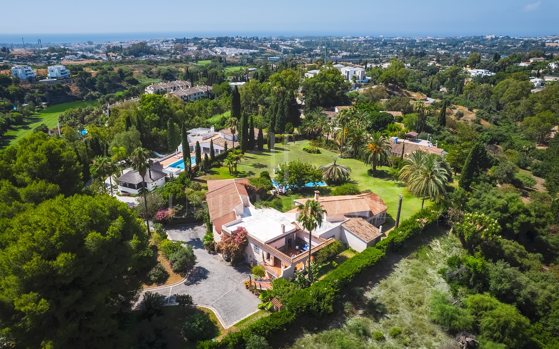 Elegante villa andaluza con vistas al mar y potencial de ampliación en Fuente del Espanto