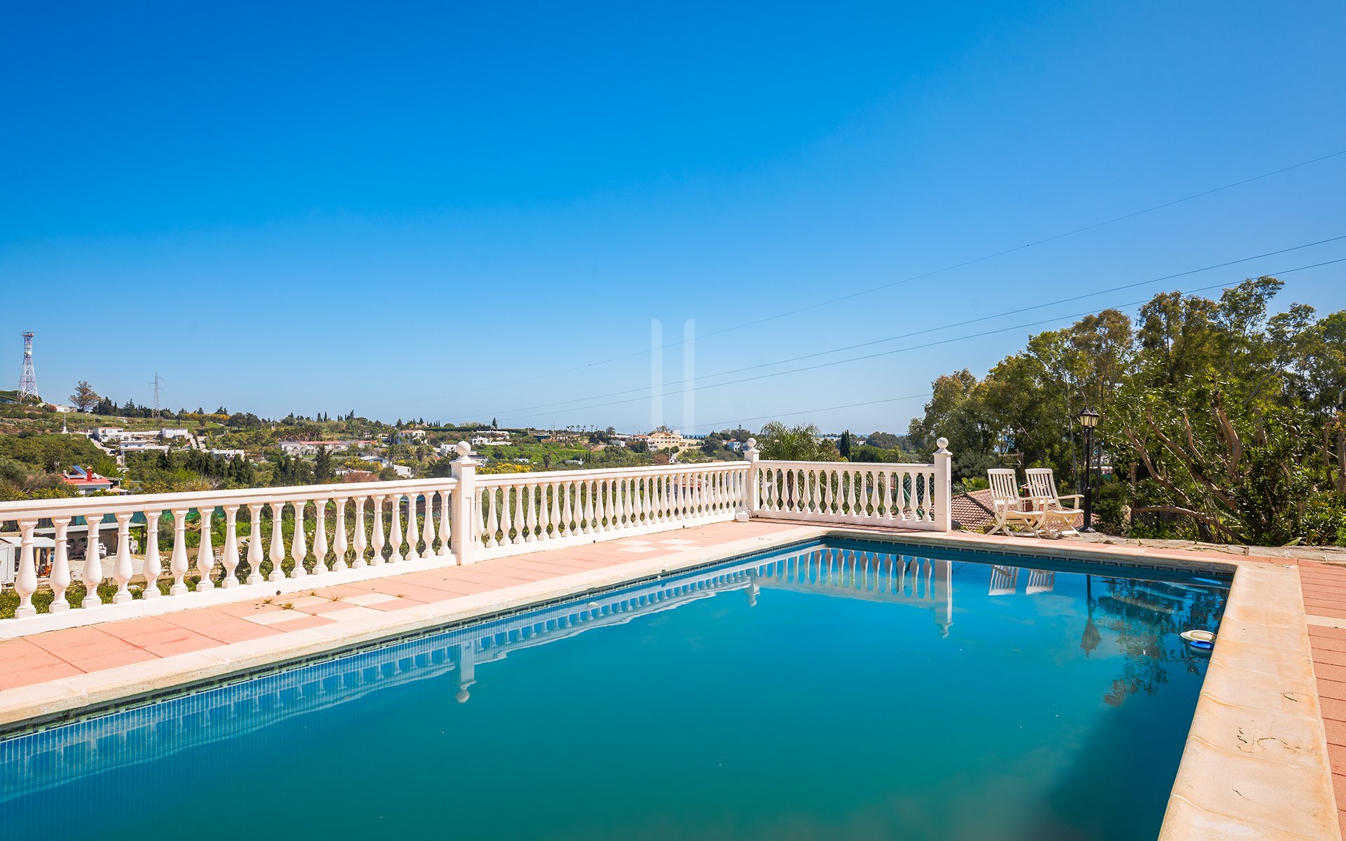 Encantadora finca rústica con vistas panorámicas en El Padrón, Estepona este