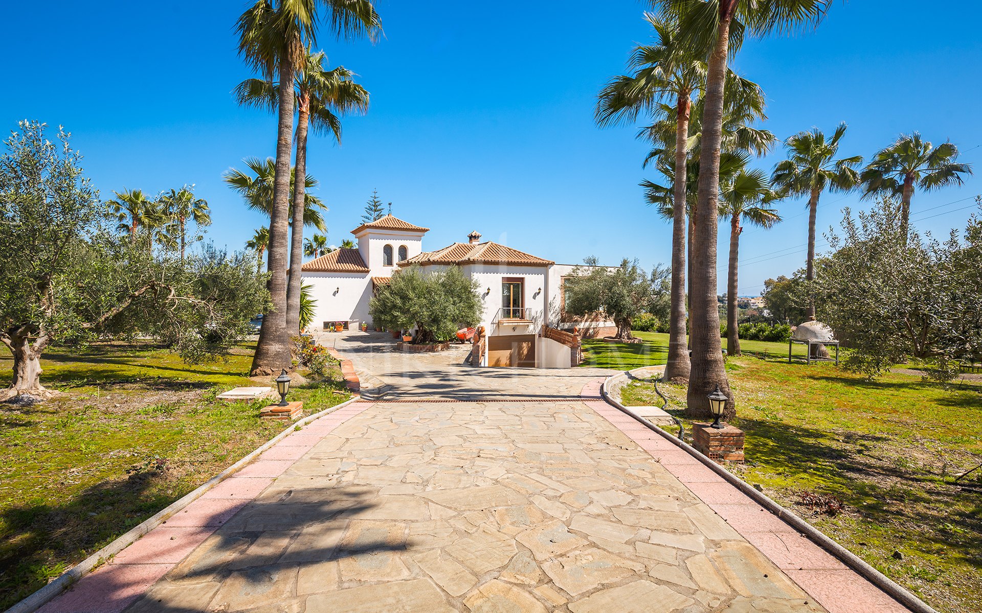 Encantadora finca rústica con vistas panorámicas en El Padrón, Estepona este