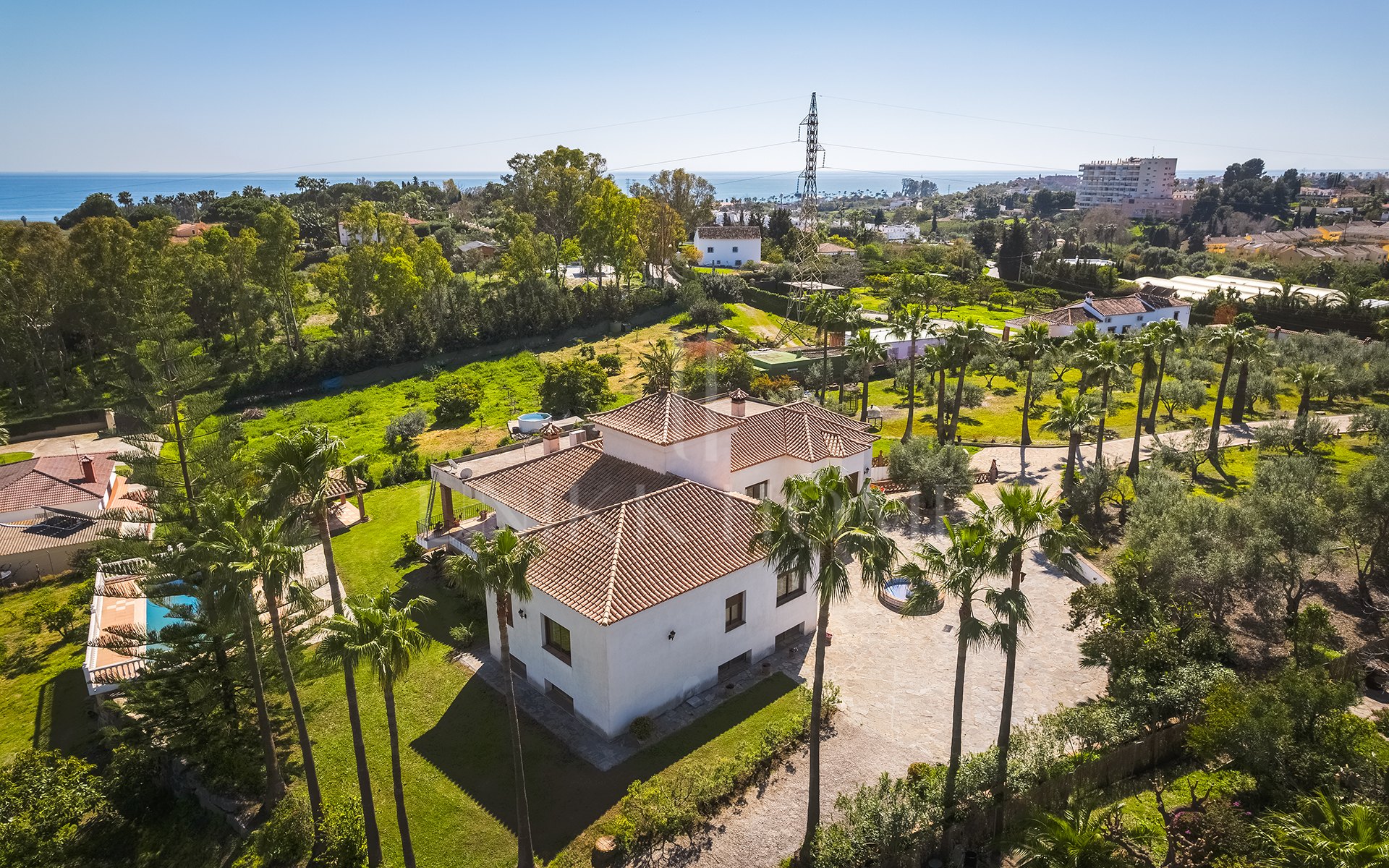 Encantadora finca rústica con vistas panorámicas en El Padrón, Estepona este