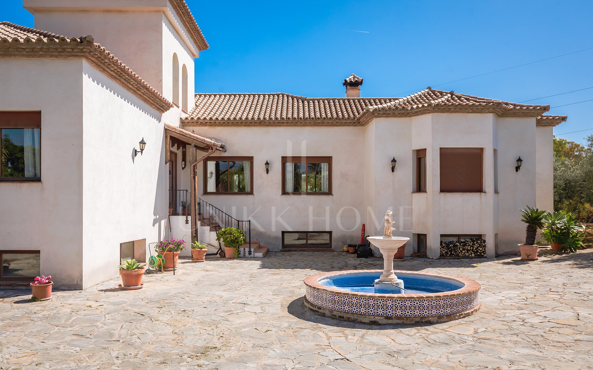 Encantadora finca rústica con vistas panorámicas en El Padrón, Estepona este