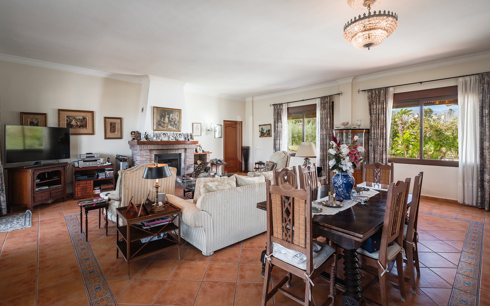 Encantadora finca rústica con vistas panorámicas en El Padrón, Estepona este