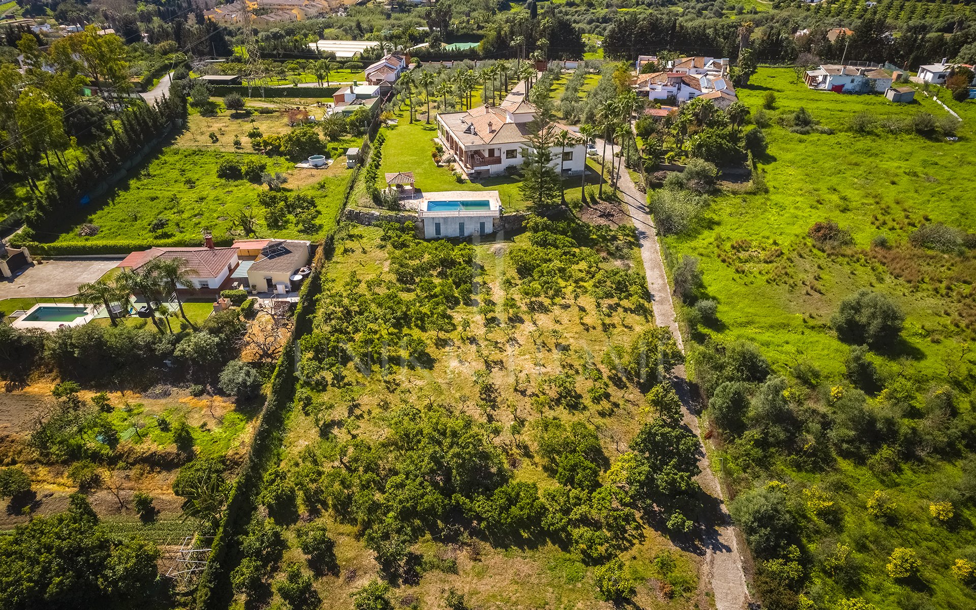 Encantadora finca rústica con vistas panorámicas en El Padrón, Estepona este