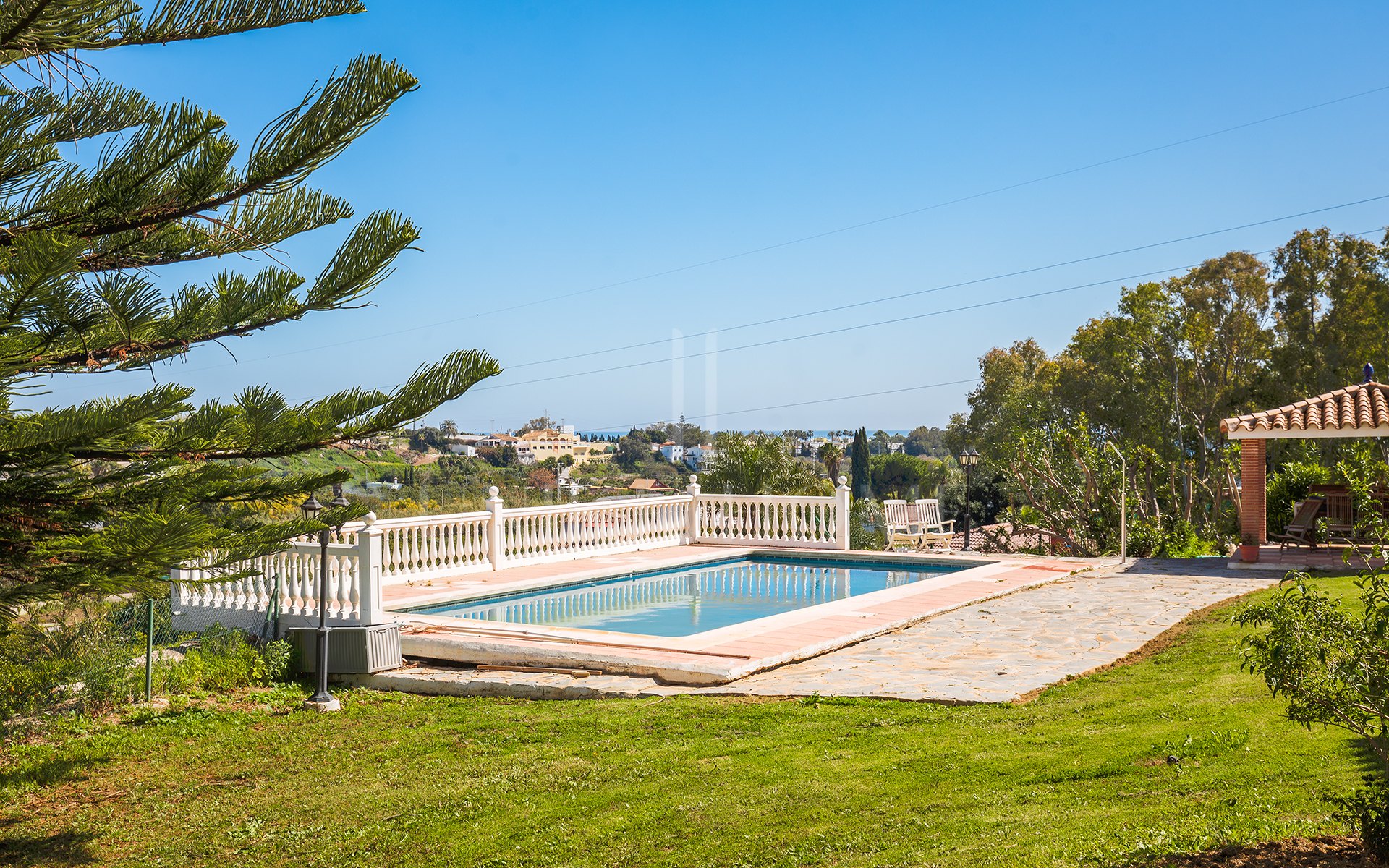 Encantadora finca rústica con vistas panorámicas en El Padrón, Estepona este