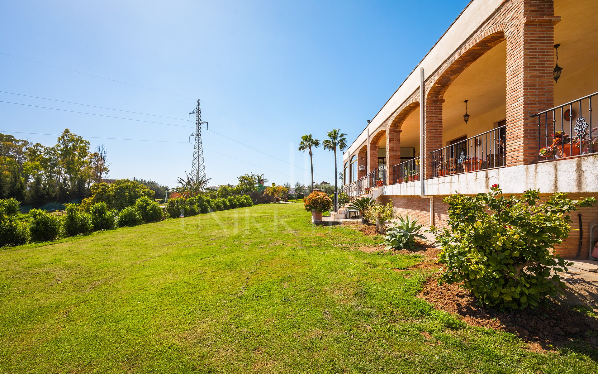Encantadora finca rústica con vistas panorámicas en El Padrón, Estepona este