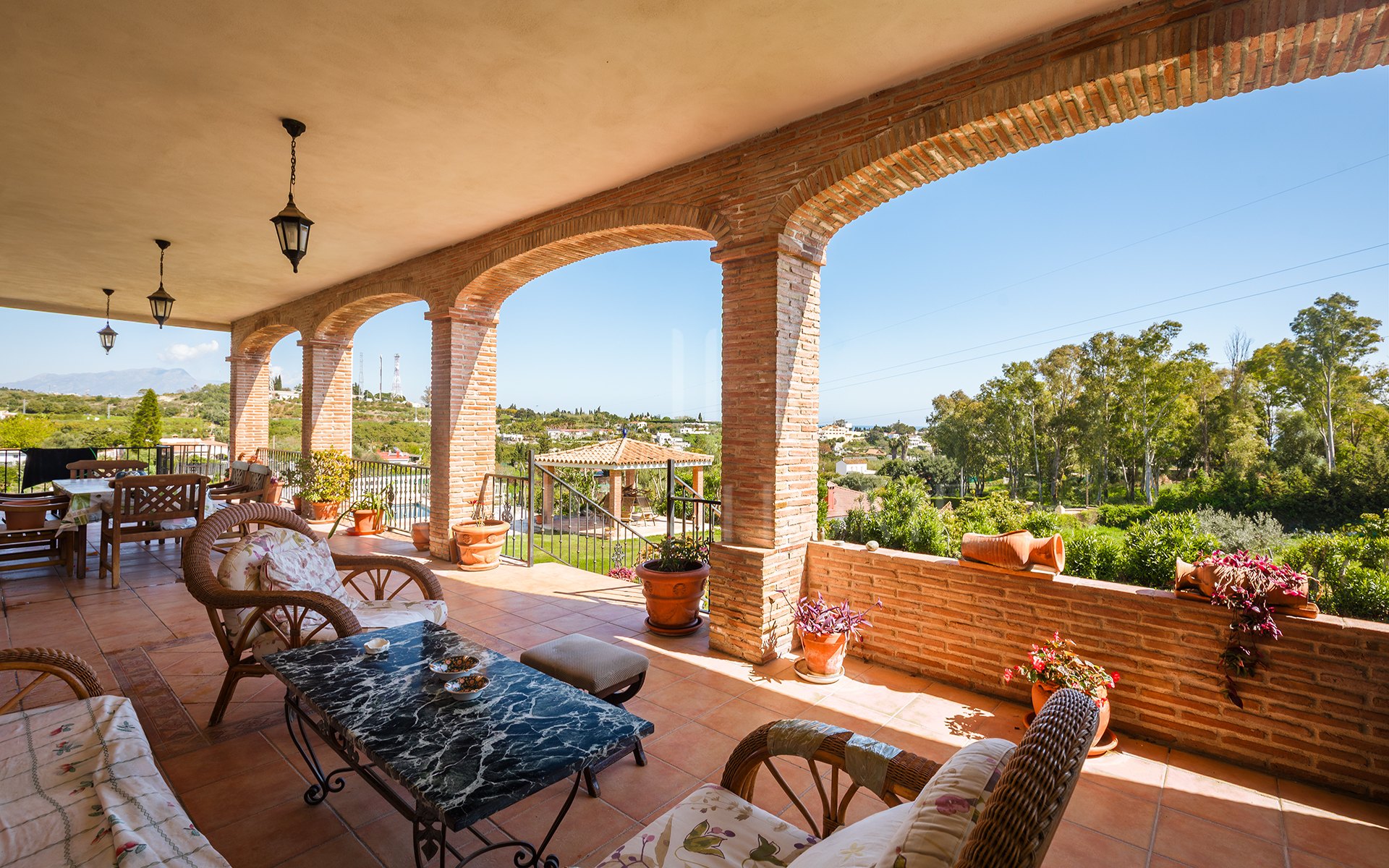 Encantadora finca rústica con vistas panorámicas en El Padrón, Estepona este