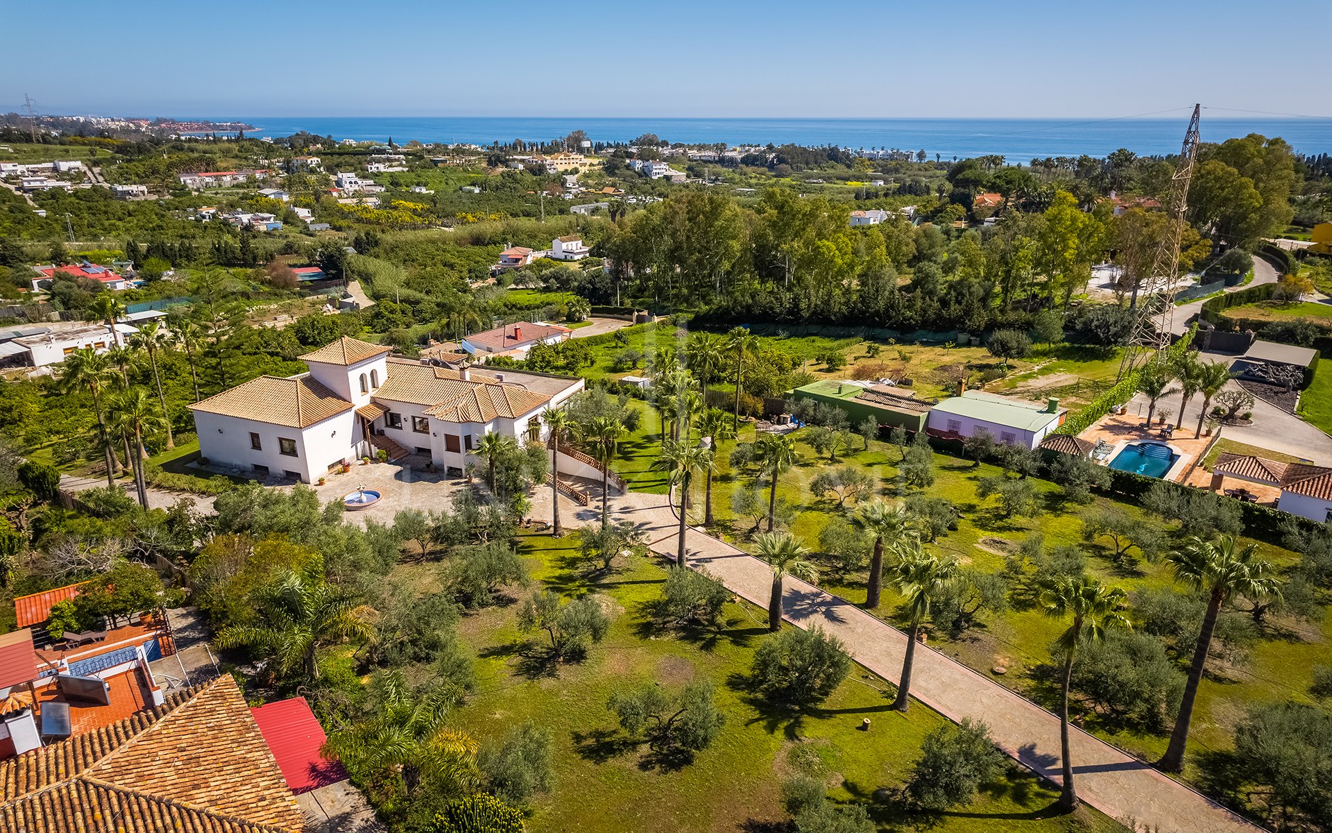 Encantadora finca rústica con vistas panorámicas en El Padrón, Estepona este