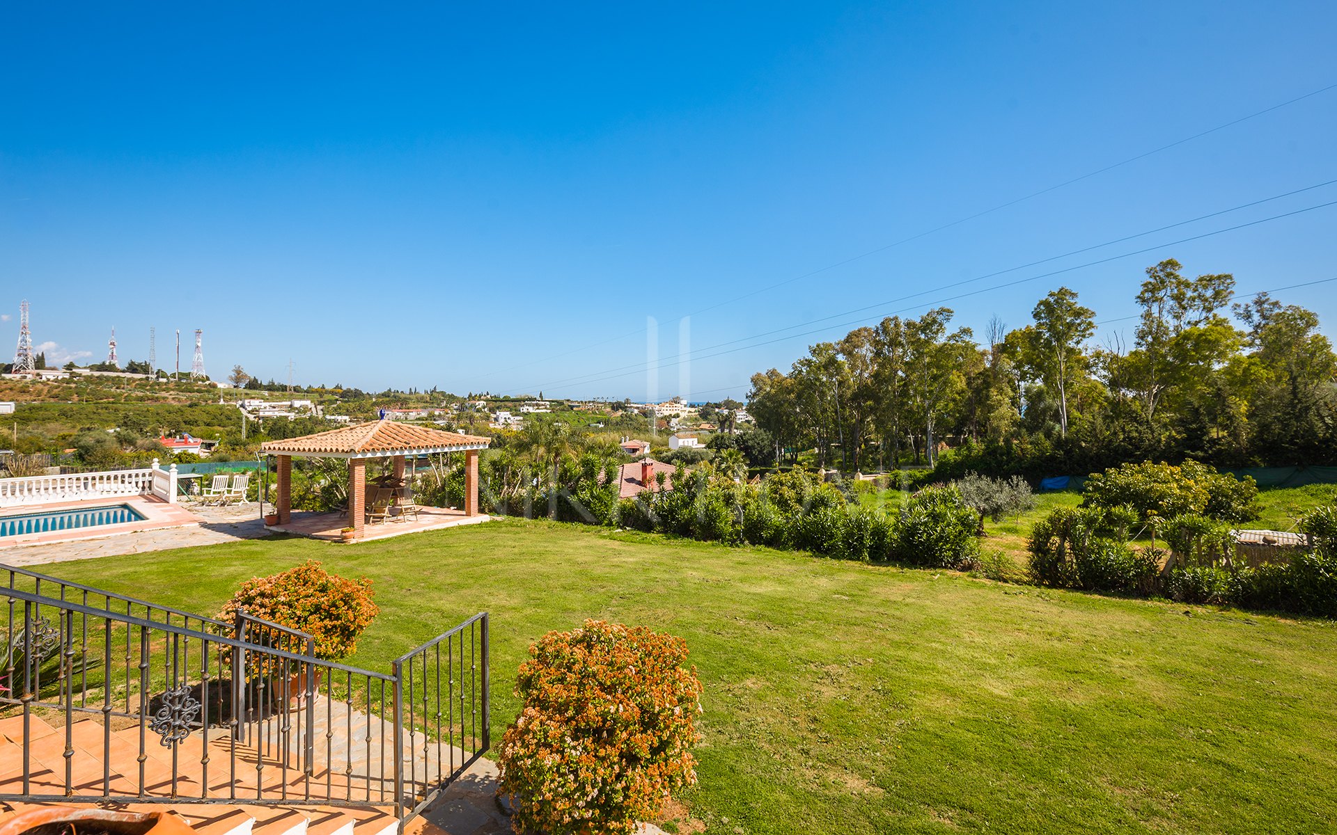 Encantadora finca rústica con vistas panorámicas en El Padrón, Estepona este