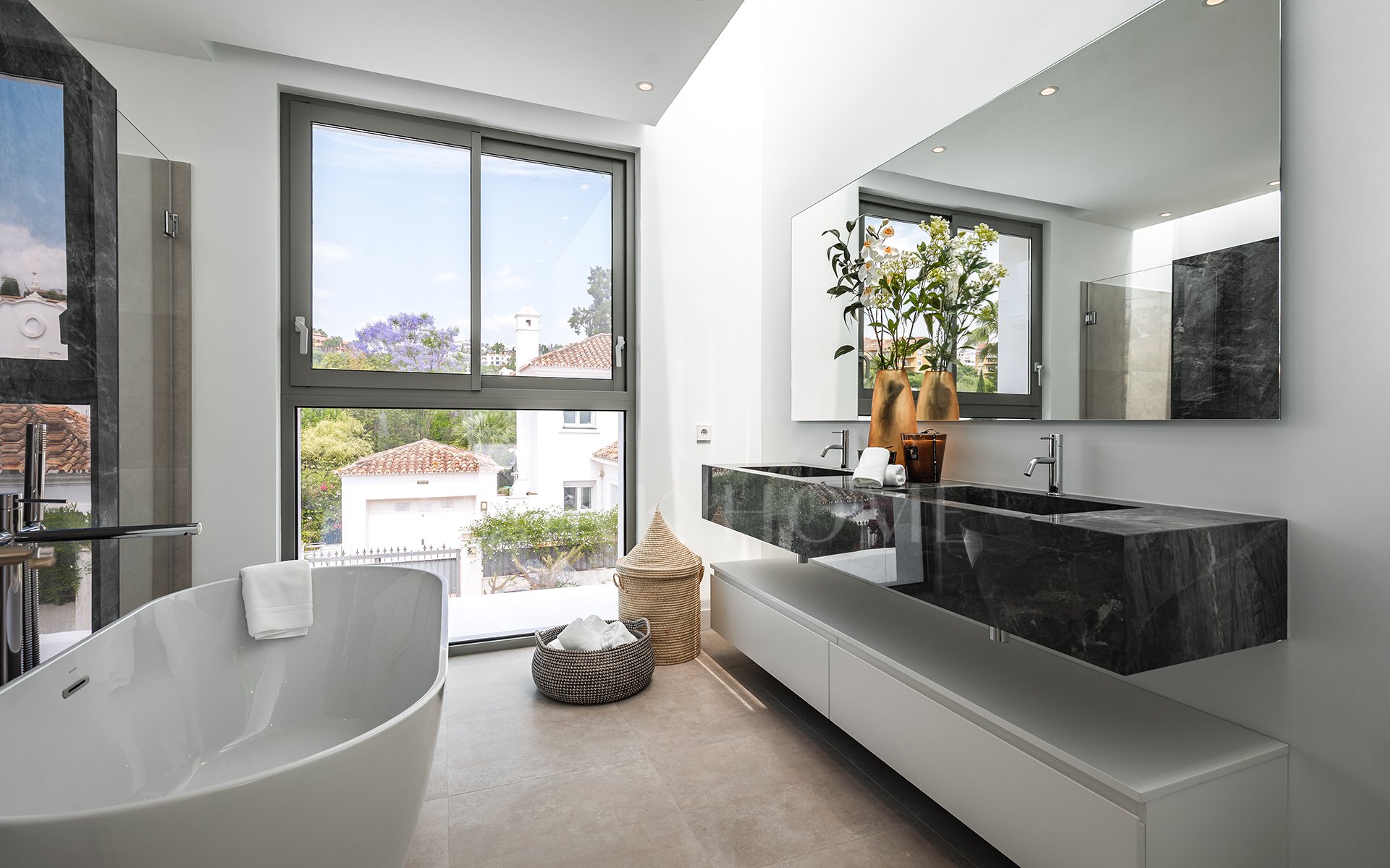 Elegant Contemporary Villa with 5 En-Suite Bedrooms in El Paraíso, New Golden Mile, Marbella