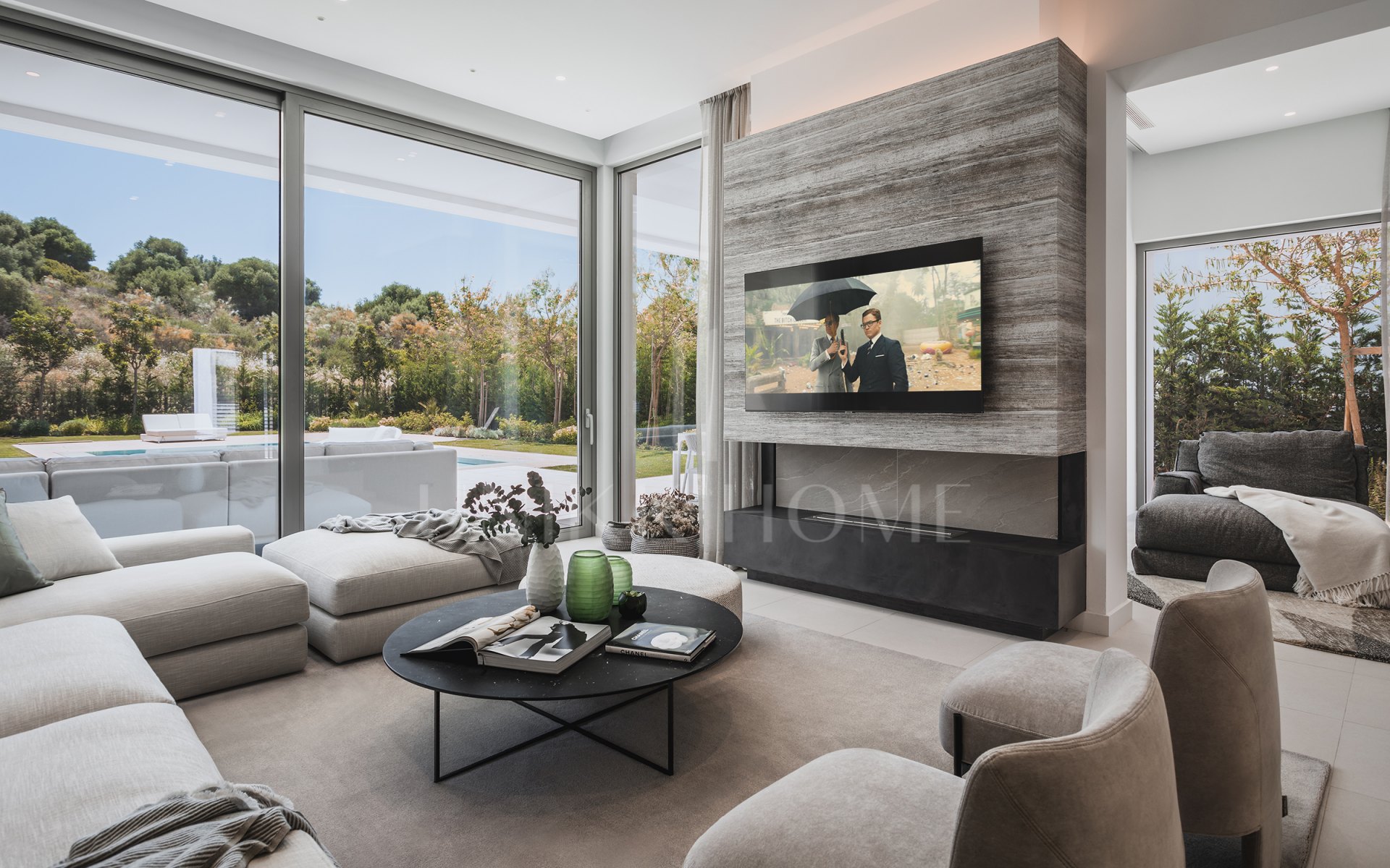 Contemporary Villa for Sale in El Paraíso, New Golden Mile, Marbella