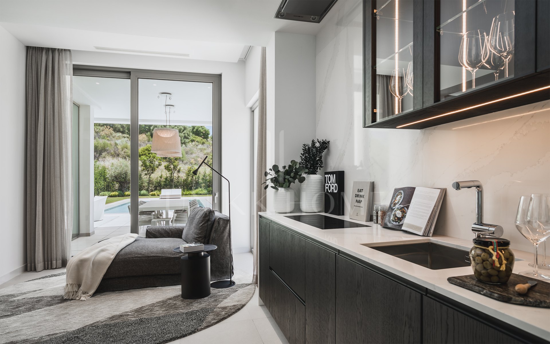 Contemporary Villa for Sale in El Paraíso, New Golden Mile, Marbella