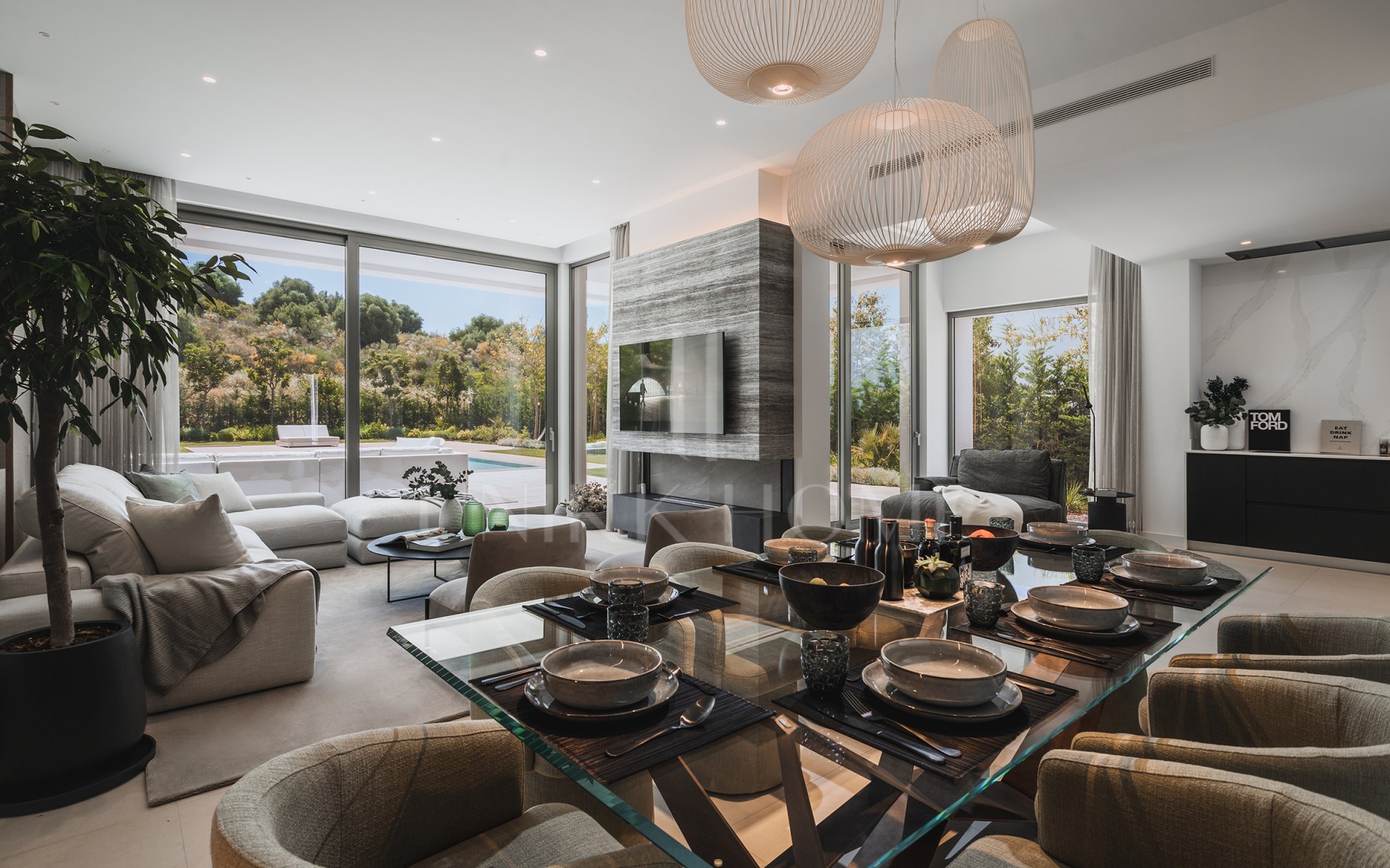 Contemporary Villa for Sale in El Paraíso, New Golden Mile, Marbella