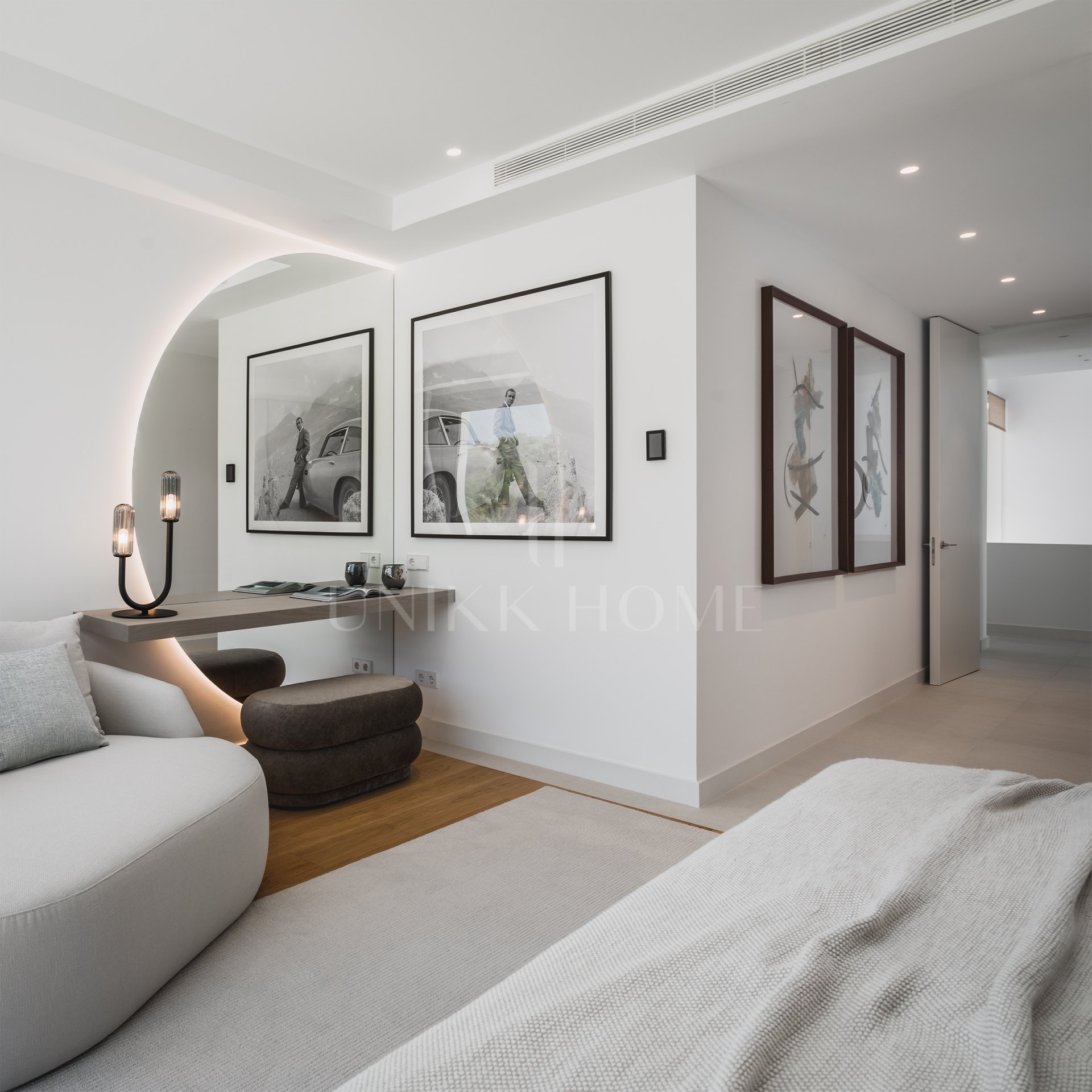 Contemporary Villa for Sale in El Paraíso, New Golden Mile, Marbella