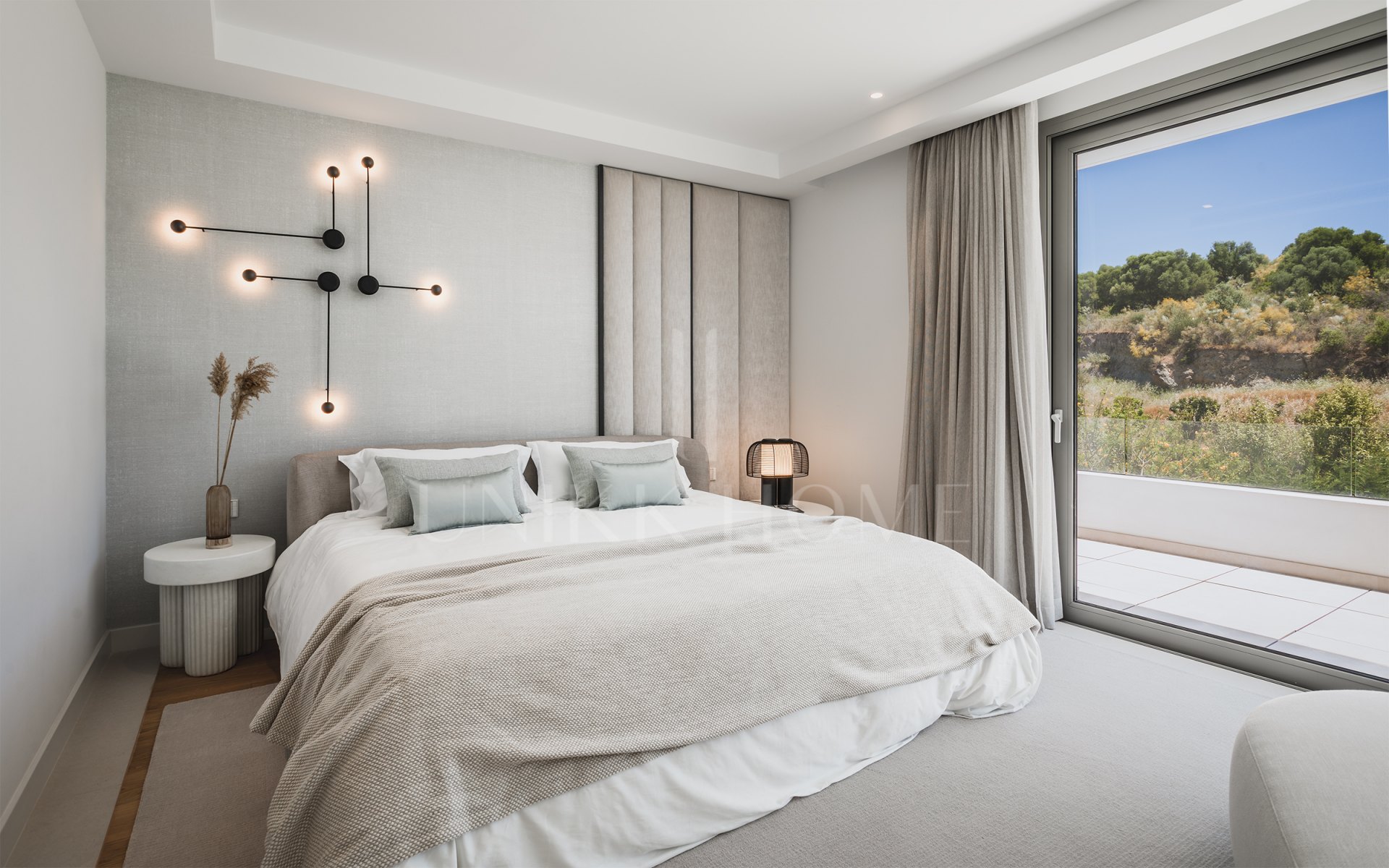 Contemporary Villa for Sale in El Paraíso, New Golden Mile, Marbella