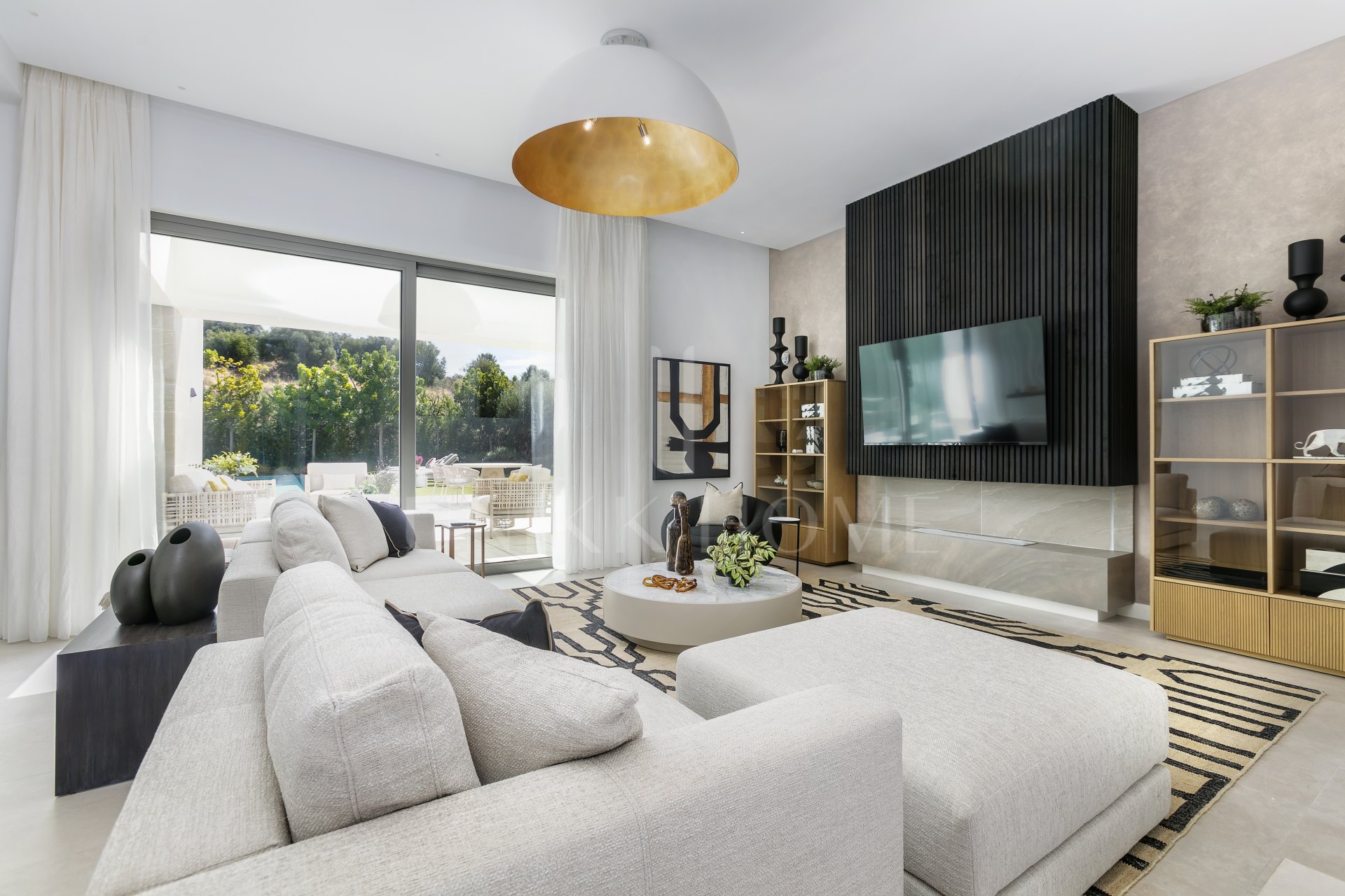 Elegant Contemporary Villa with 5 En-Suite Bedrooms in El Paraíso, New Golden Mile, Marbella