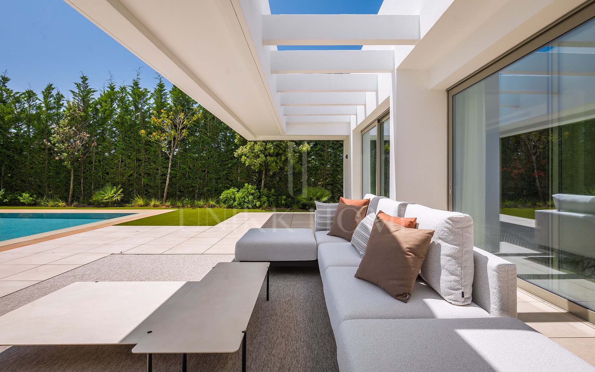 Modern 5-Bedroom Villa for Sale in El Paraíso, New Golden Mile, Marbella