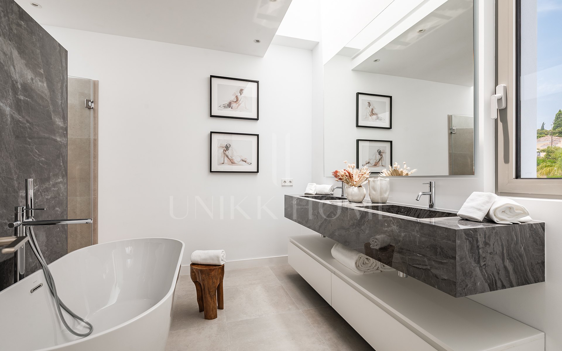 Modern 5-Bedroom Villa for Sale in El Paraíso, New Golden Mile, Marbella