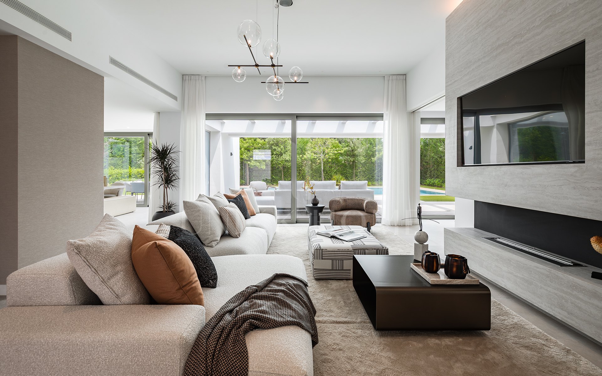 Modern 5-Bedroom Villa for Sale in El Paraíso, New Golden Mile, Marbella