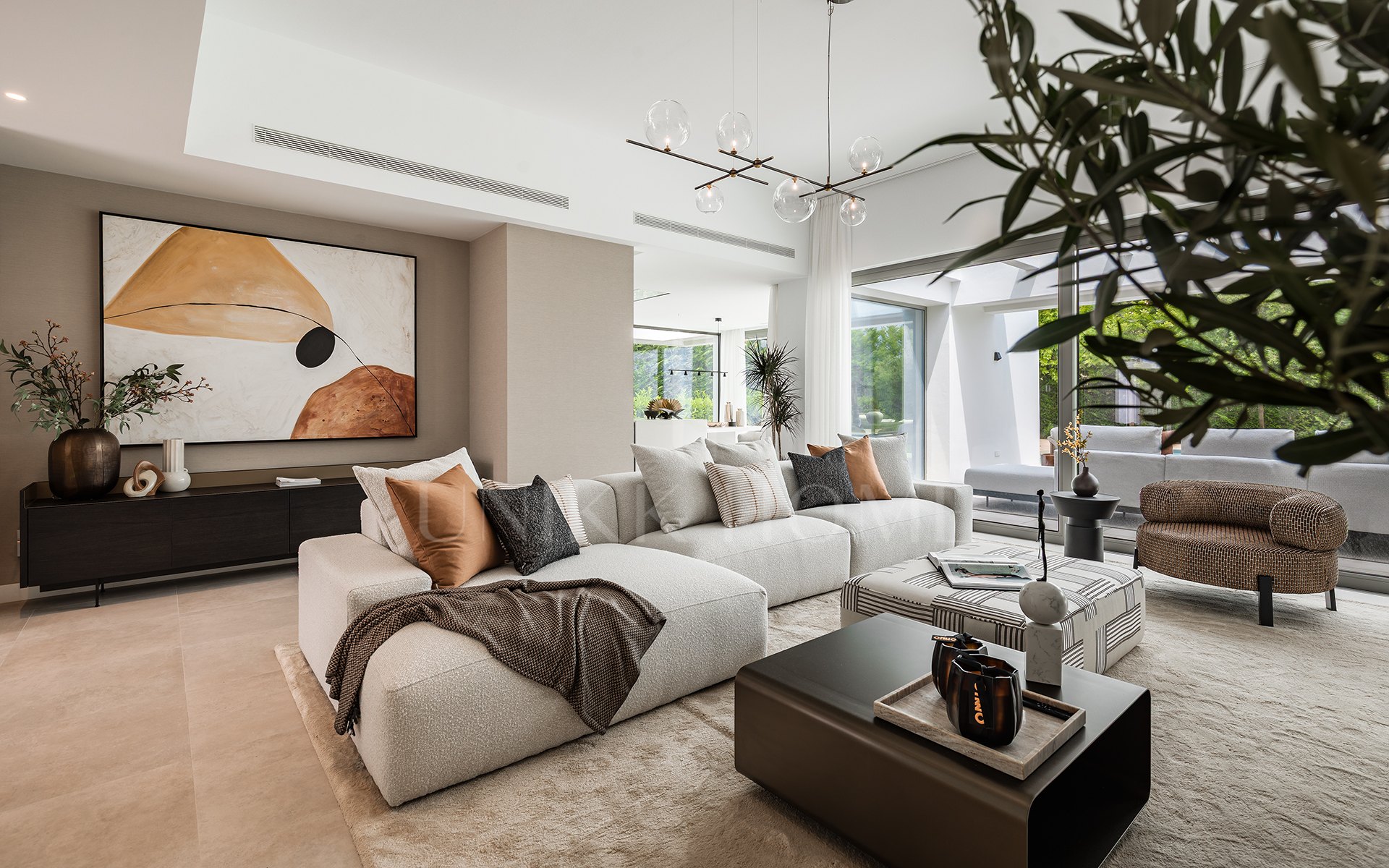 Modern 5-Bedroom Villa for Sale in El Paraíso, New Golden Mile, Marbella