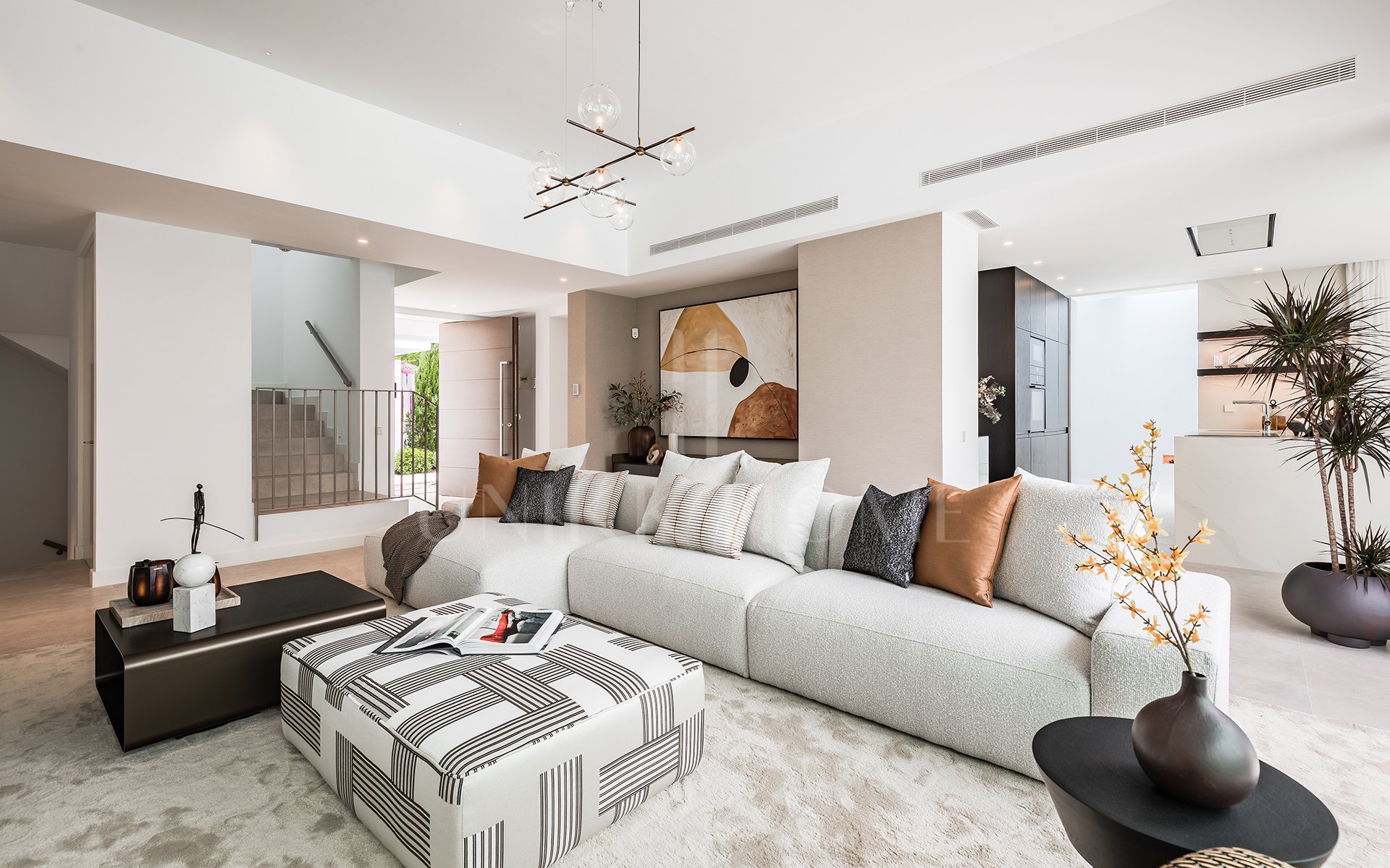 Modern 5-Bedroom Villa for Sale in El Paraíso, New Golden Mile, Marbella