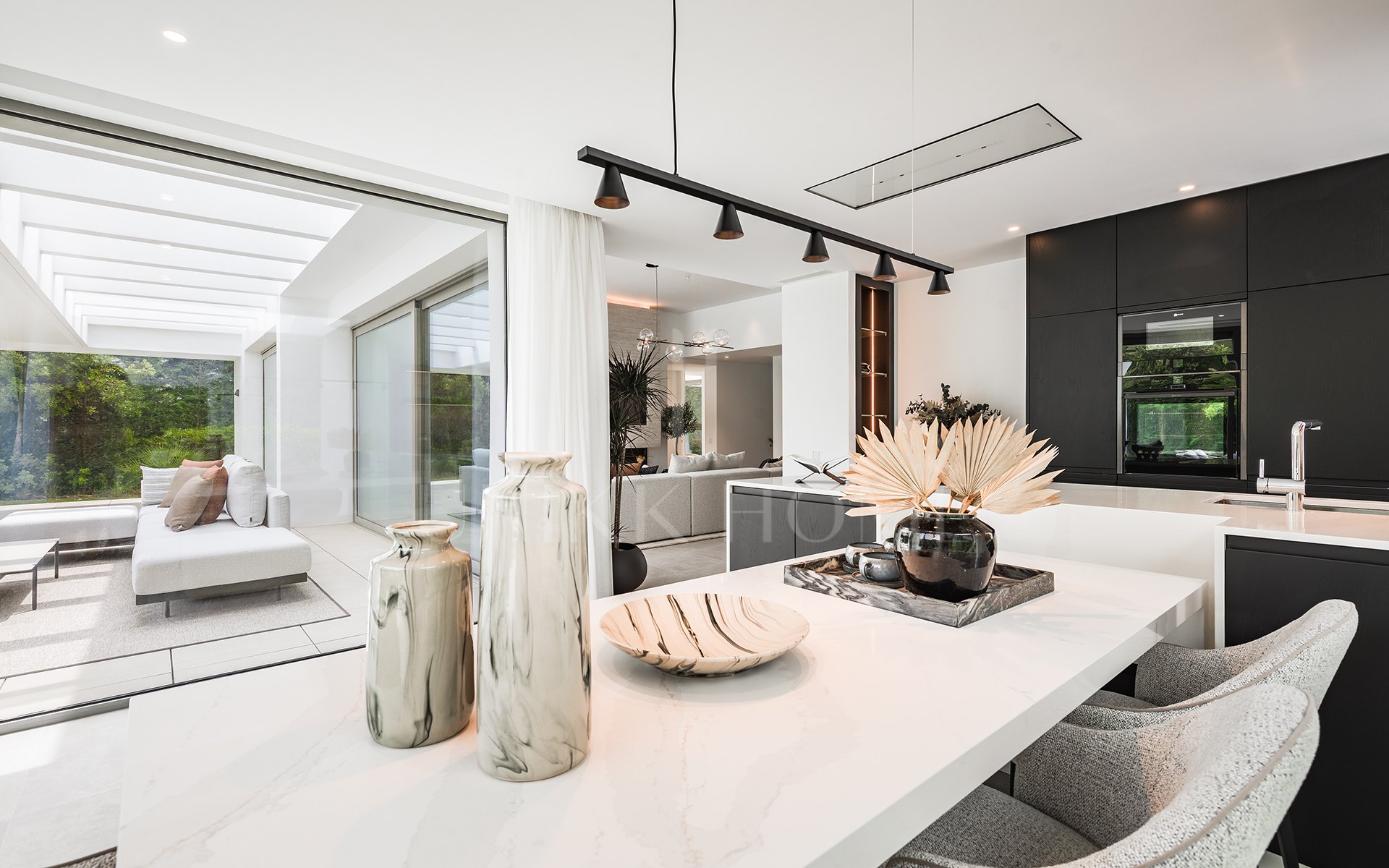 Modern 5-Bedroom Villa for Sale in El Paraíso, New Golden Mile, Marbella