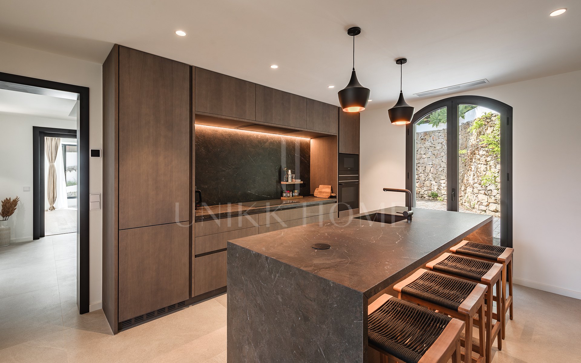 Villa de lujo elegantemente renovada en la urbanización residencial cerrada de El Madroñal, Benahavís