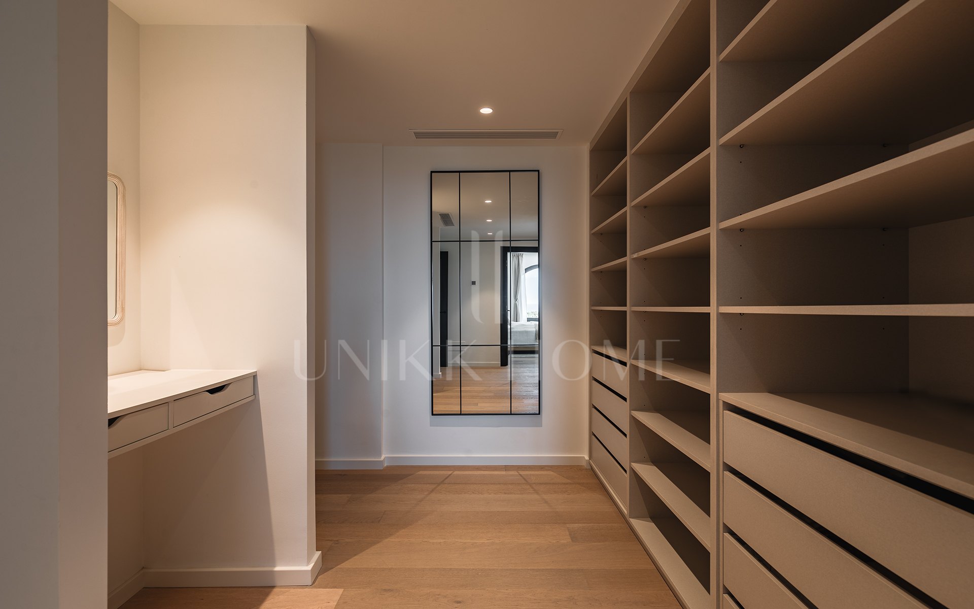 Villa de lujo elegantemente renovada en la urbanización residencial cerrada de El Madroñal, Benahavís