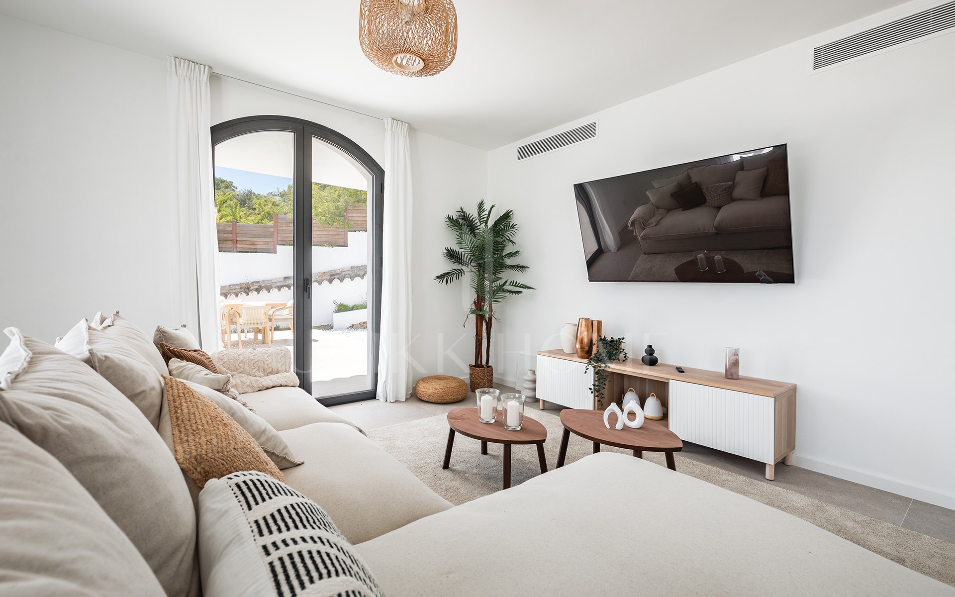 Villa de lujo elegantemente renovada en la urbanización residencial cerrada de El Madroñal, Benahavís