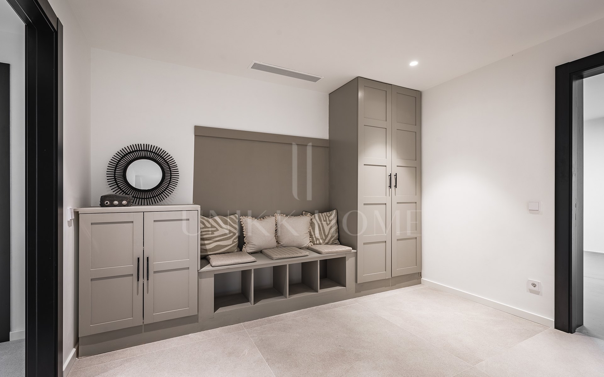 Villa de lujo elegantemente renovada en la urbanización residencial cerrada de El Madroñal, Benahavís