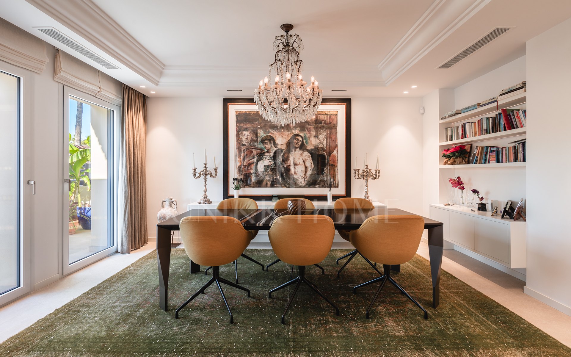 Amplio ático dúplex exquisitamente renovado en Las Alamandas, Nueva Andalucía