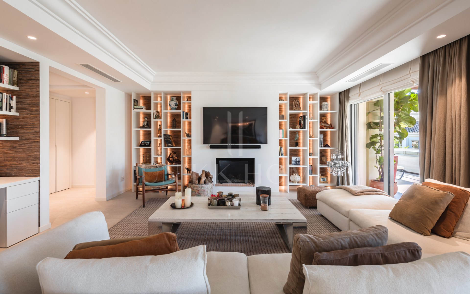 Amplio ático dúplex exquisitamente renovado en Las Alamandas, Nueva Andalucía